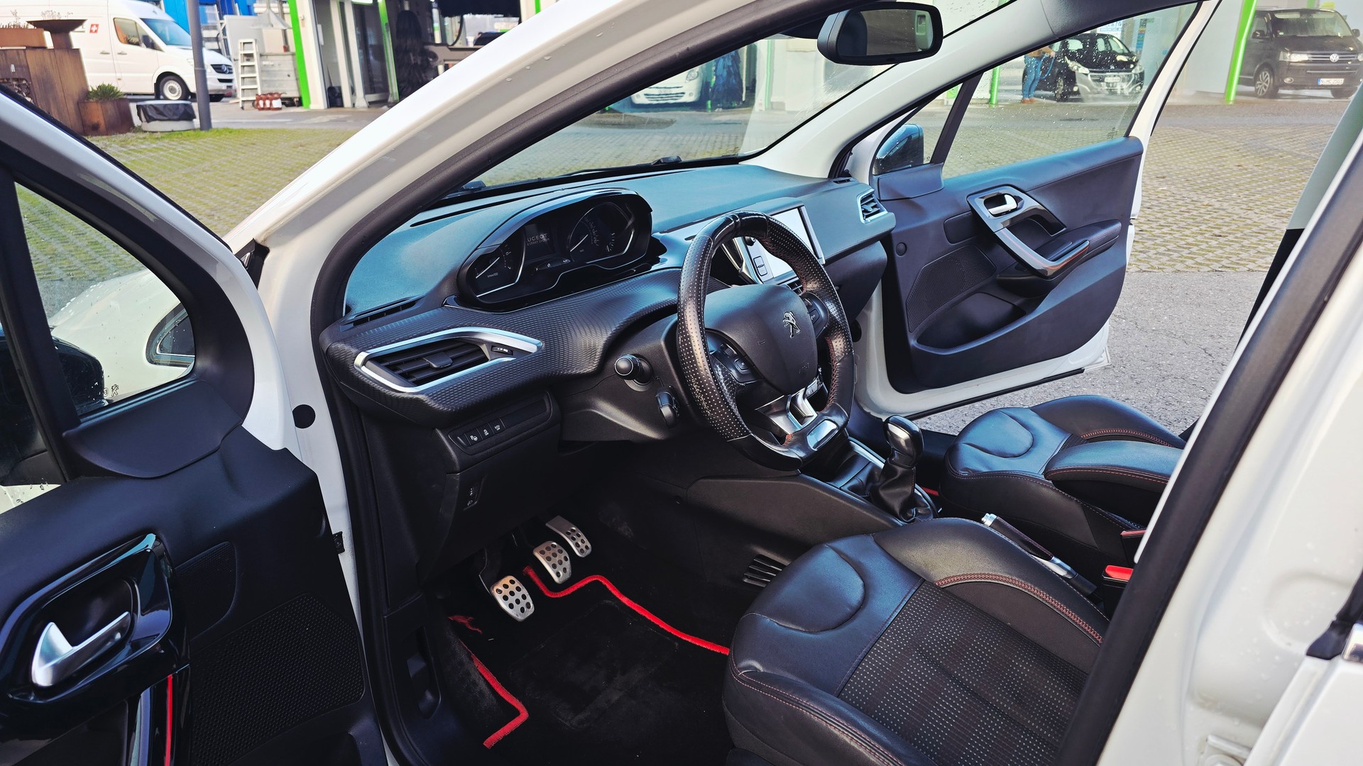 PEUGEOT 208 1.2 THP Allure Gt line-image-7