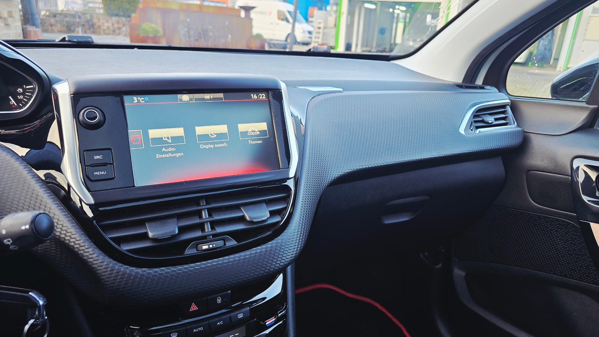 PEUGEOT 208 1.2 THP Allure Gt line-image-12