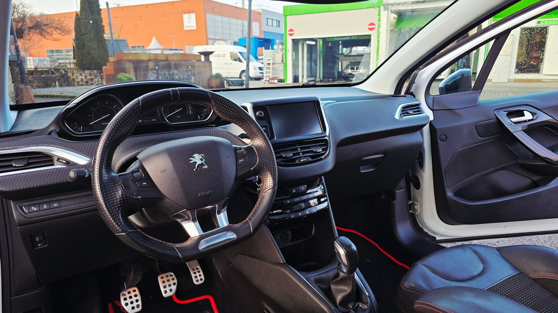 PEUGEOT 208 1.2 THP Allure Gt line-image-10
