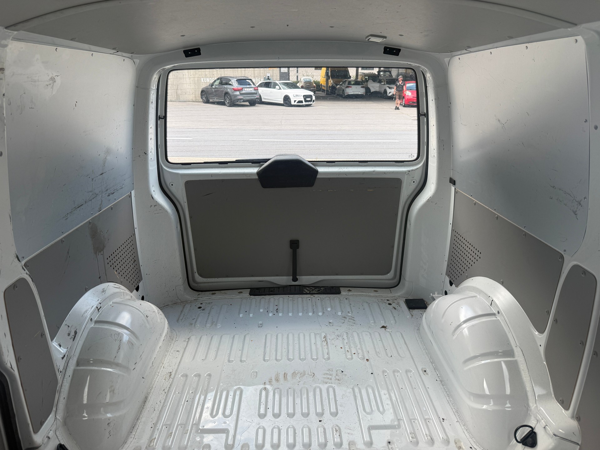 VW T6.1 2.0 TDI 4Motion-image-14