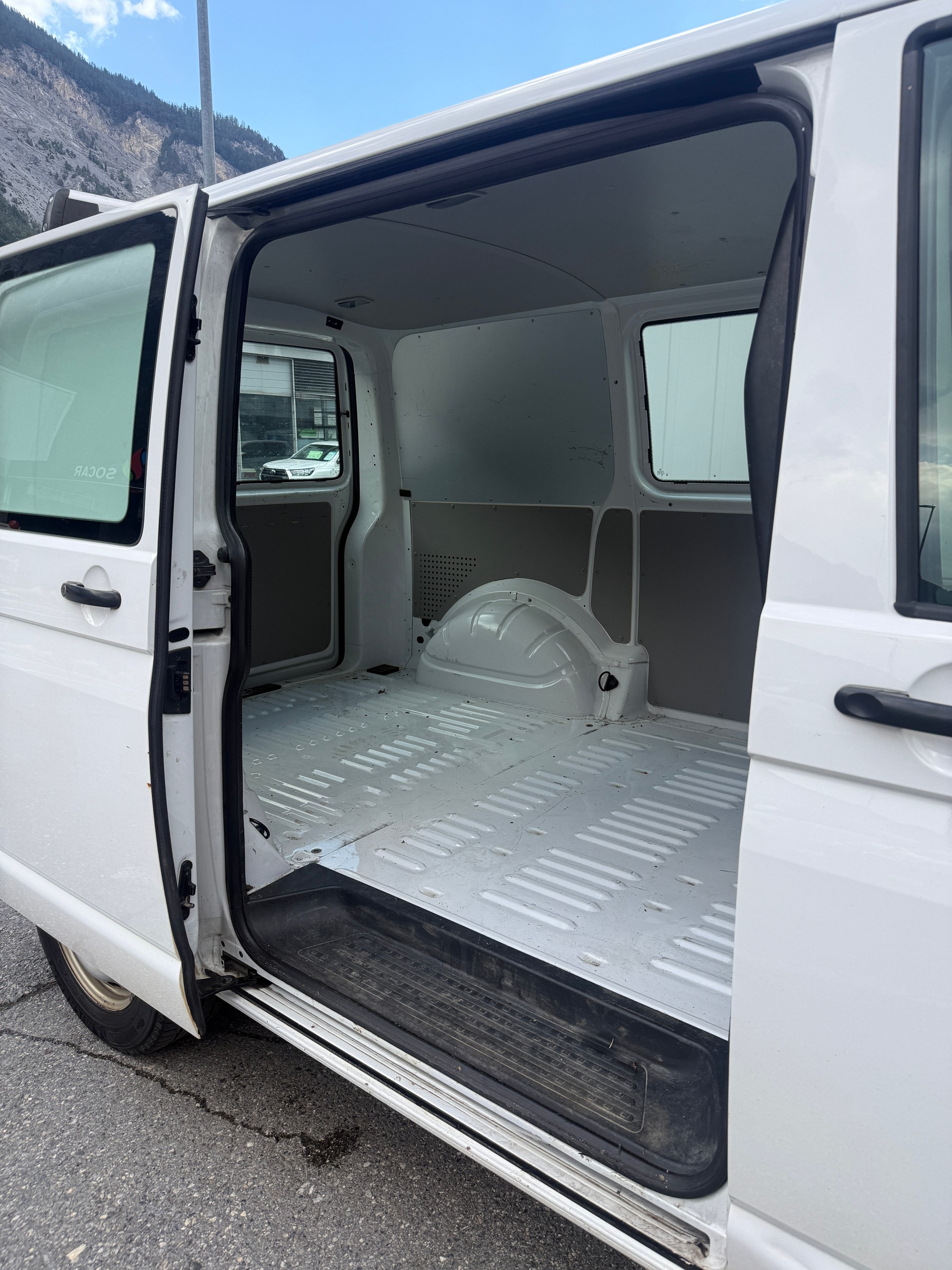 VW T6.1 2.0 TDI 4Motion-image-13