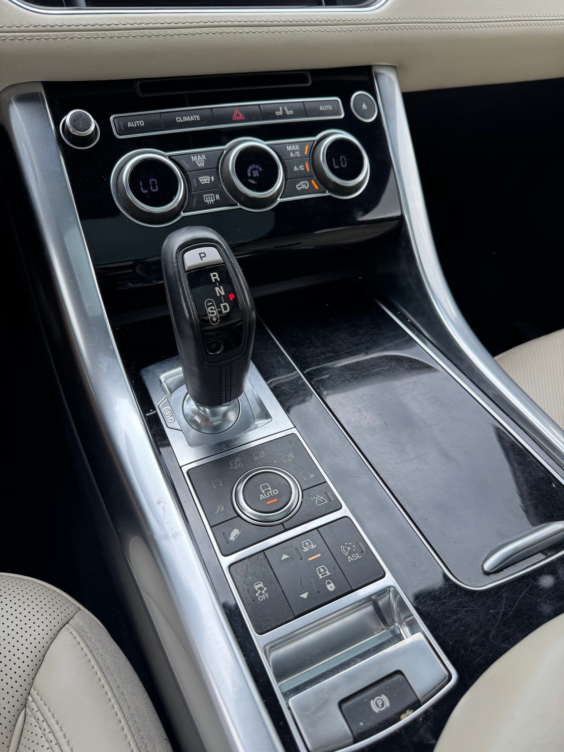 LAND ROVER Range Rover Sport 4.4 SDV8 Autobiography Automatic-image-13