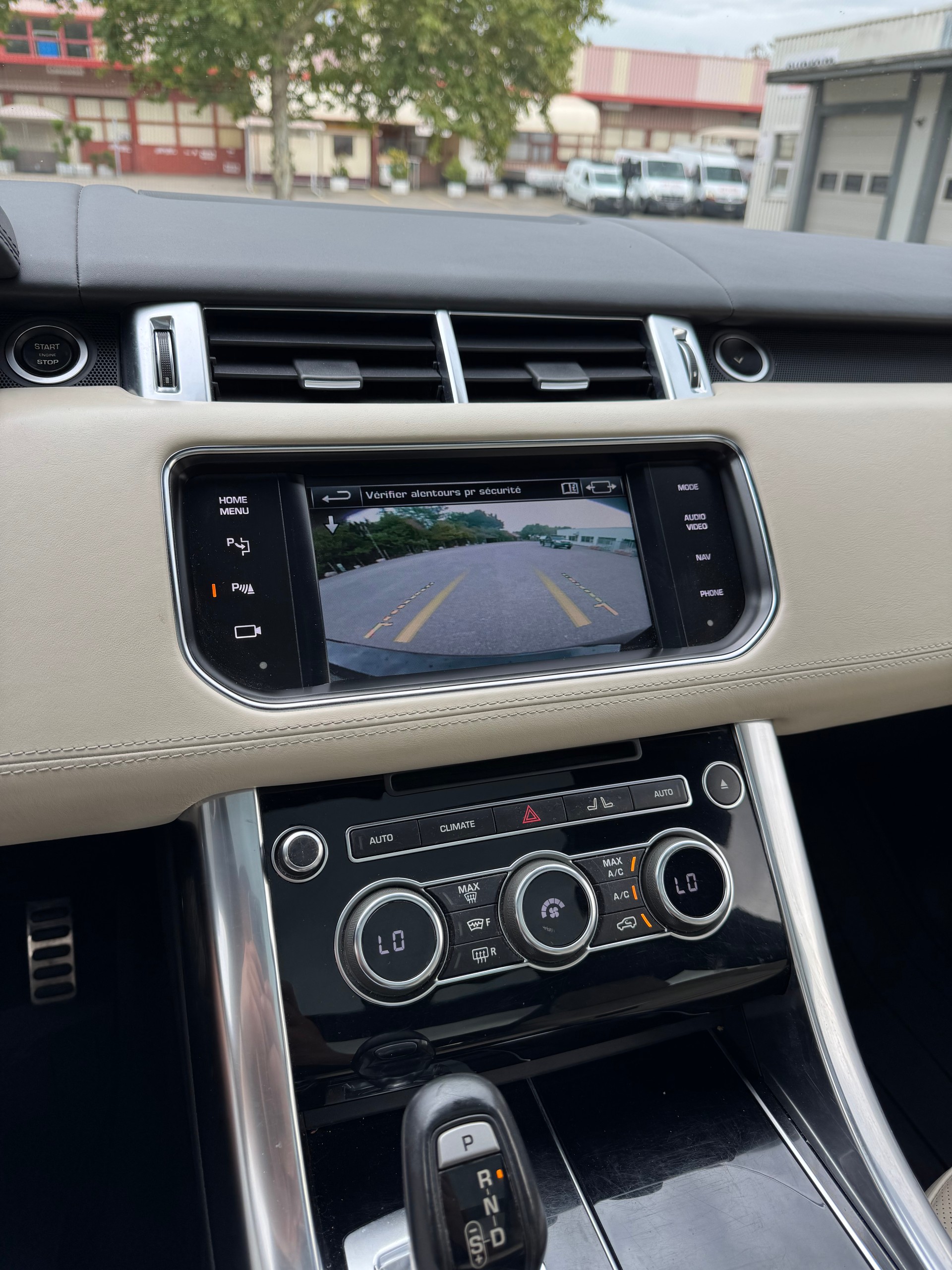 LAND ROVER Range Rover Sport 4.4 SDV8 Autobiography Automatic-image-12