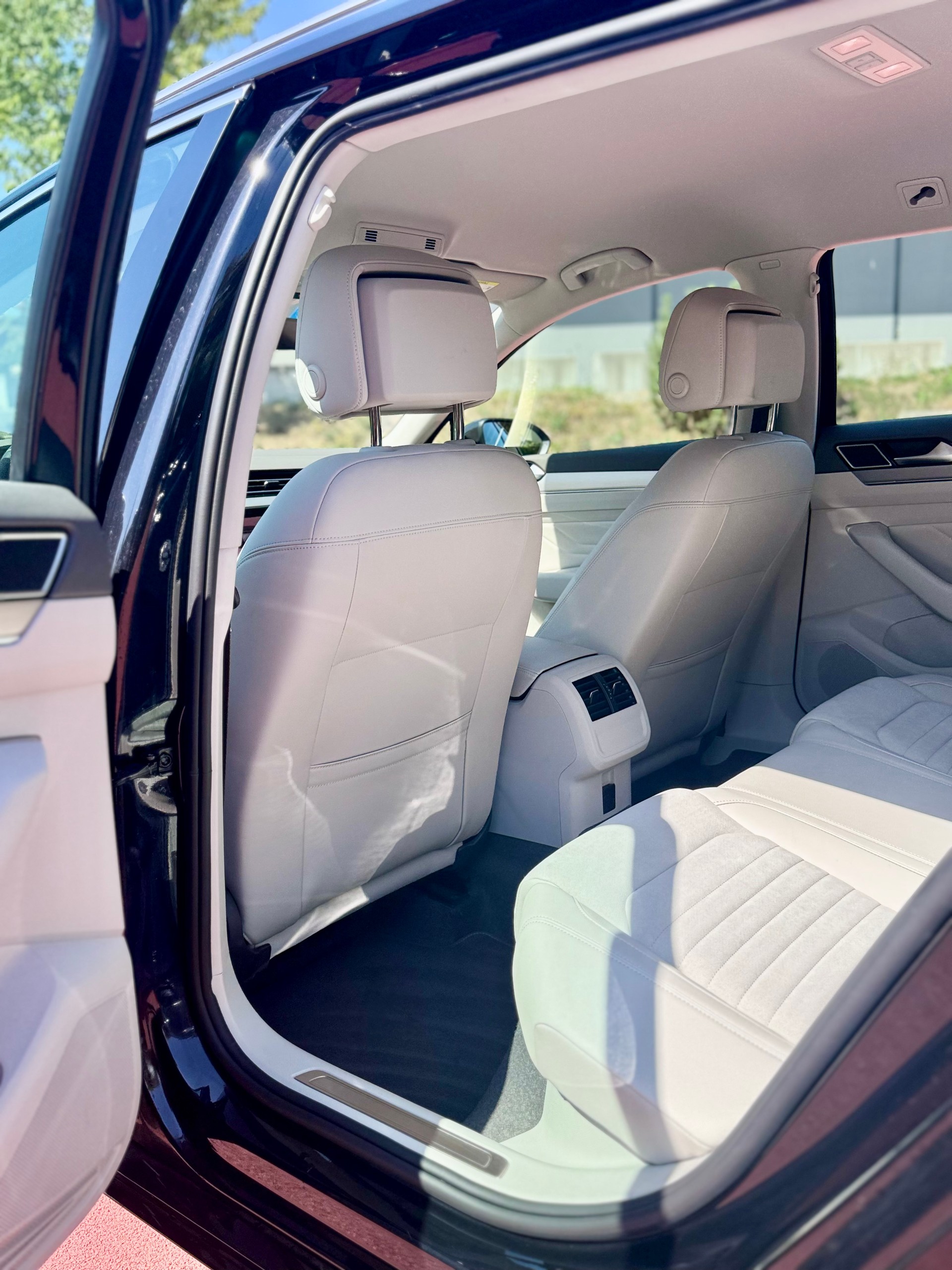 VW Passat 2.0 TDI BMT Elegance 4Motion DSG-image-9