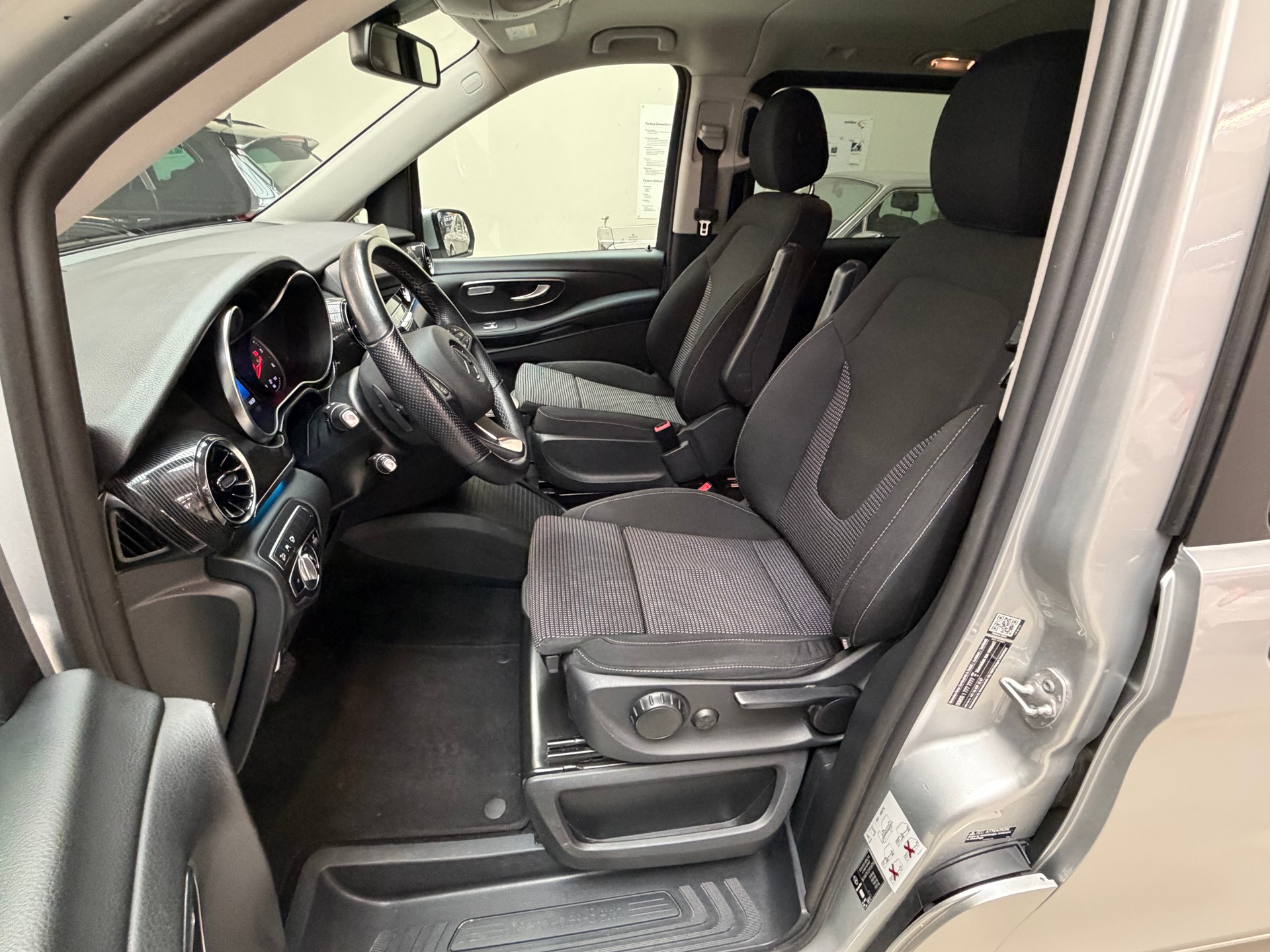 MERCEDES-BENZ V 220 d Trend lang 4Matic 9G-Tronic-image-8