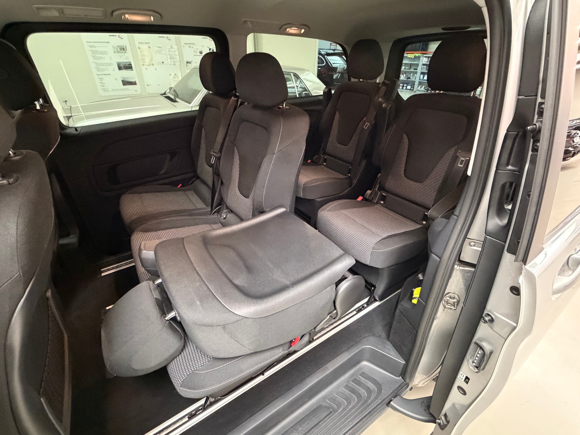 MERCEDES-BENZ V 220 d Trend lang 4Matic 9G-Tronic-image-9