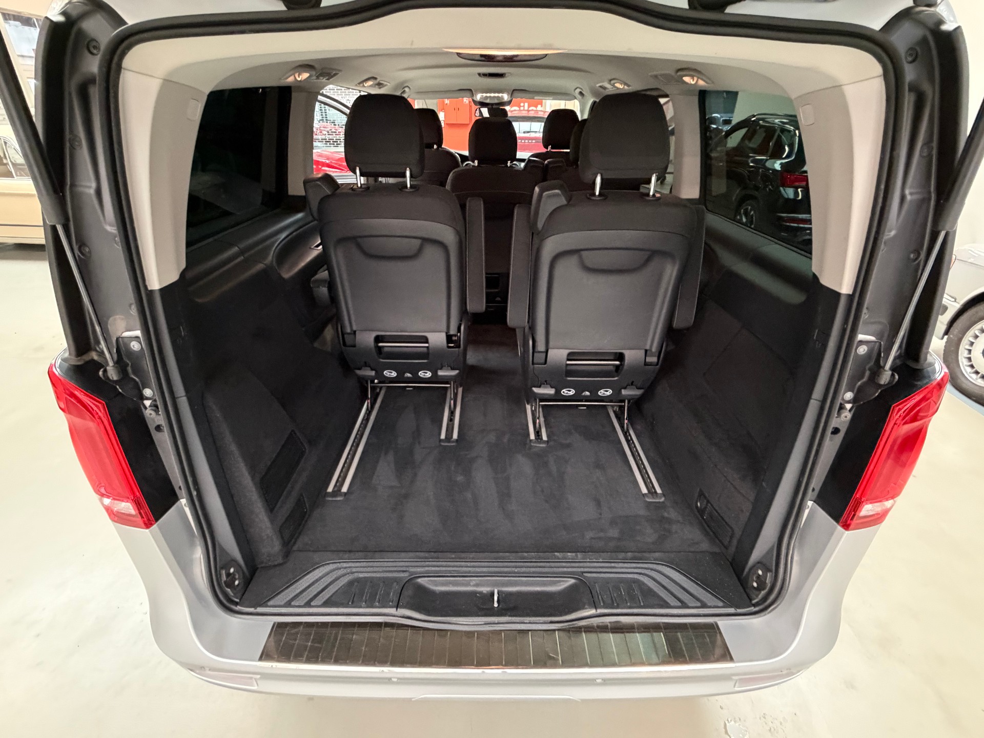 MERCEDES-BENZ V 220 d Trend lang 4Matic 9G-Tronic-image-10