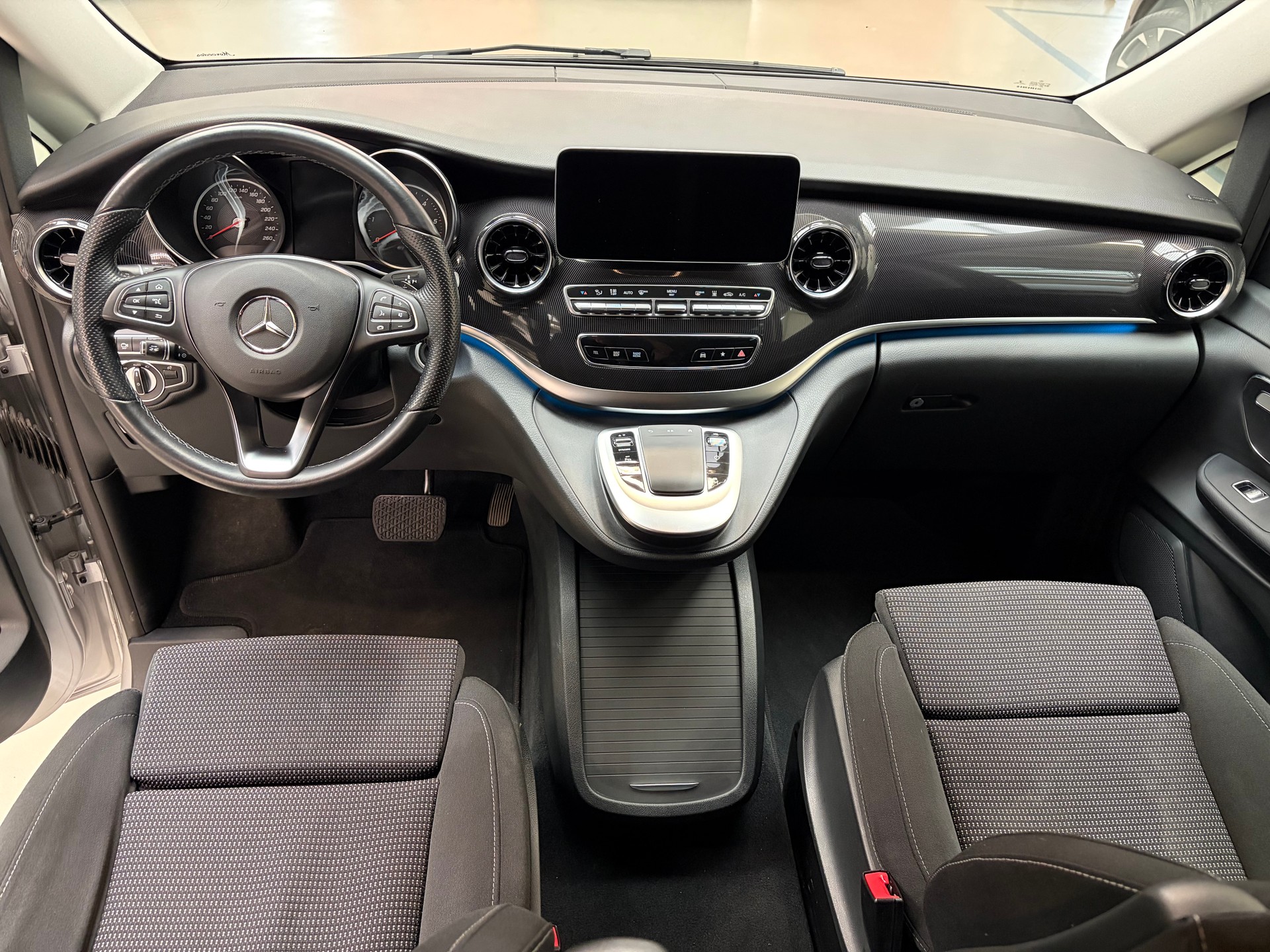 MERCEDES-BENZ V 220 d Trend lang 4Matic 9G-Tronic-image-11