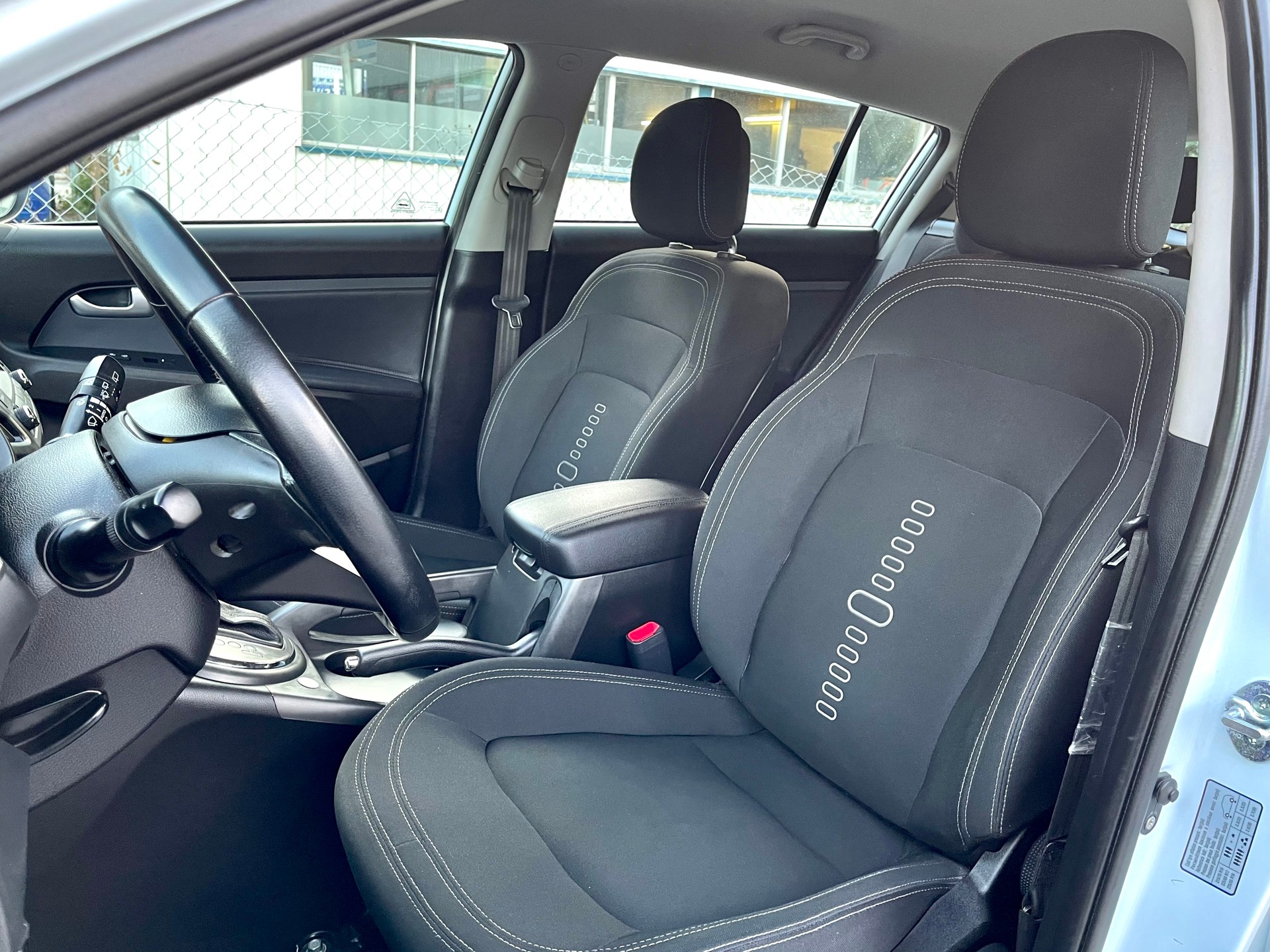 KIA Sportage 2.0 CRDi Trend 4WD Automatic-image-25