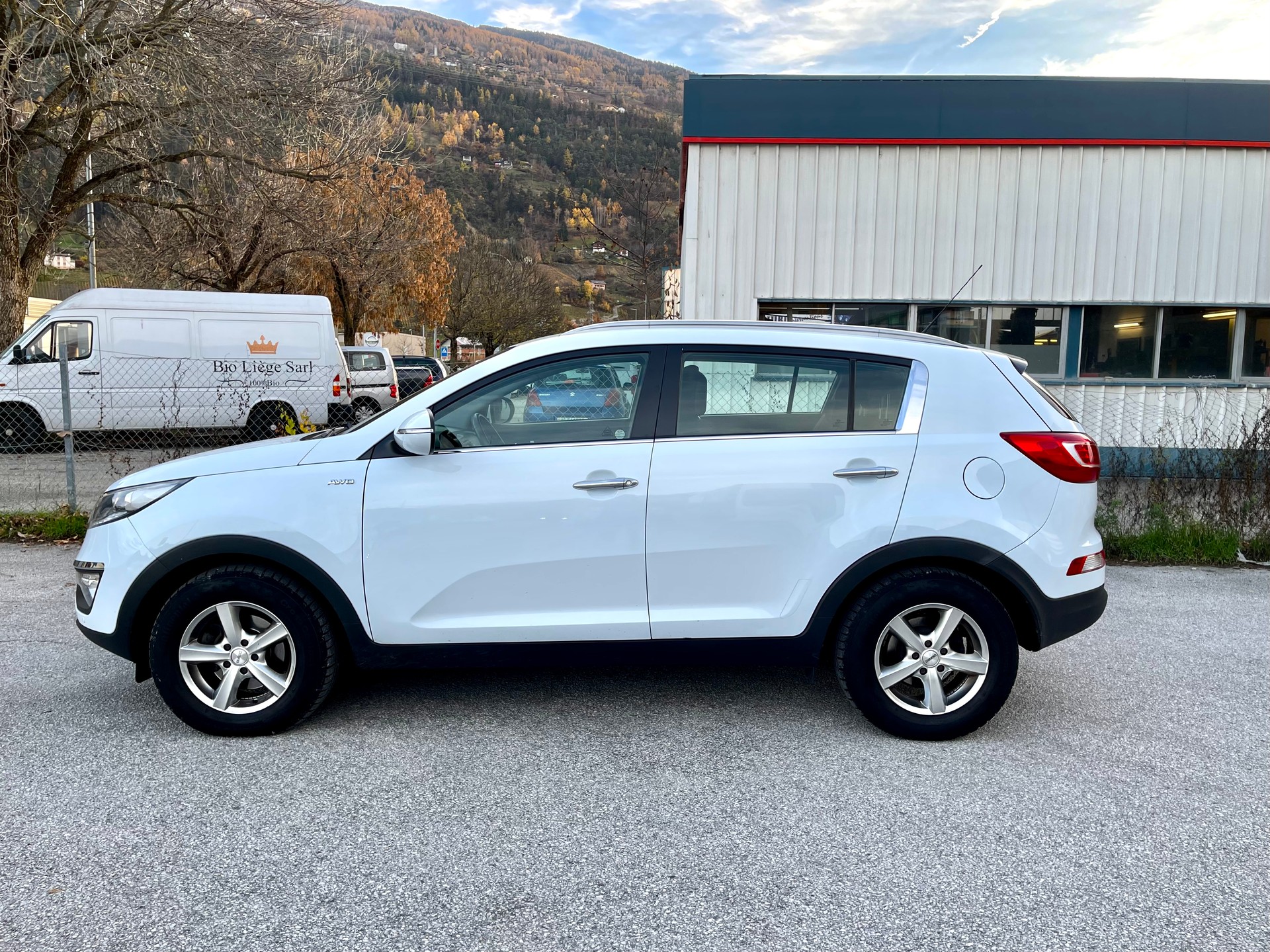 KIA Sportage 2.0 CRDi Trend 4WD Automatic-image-24