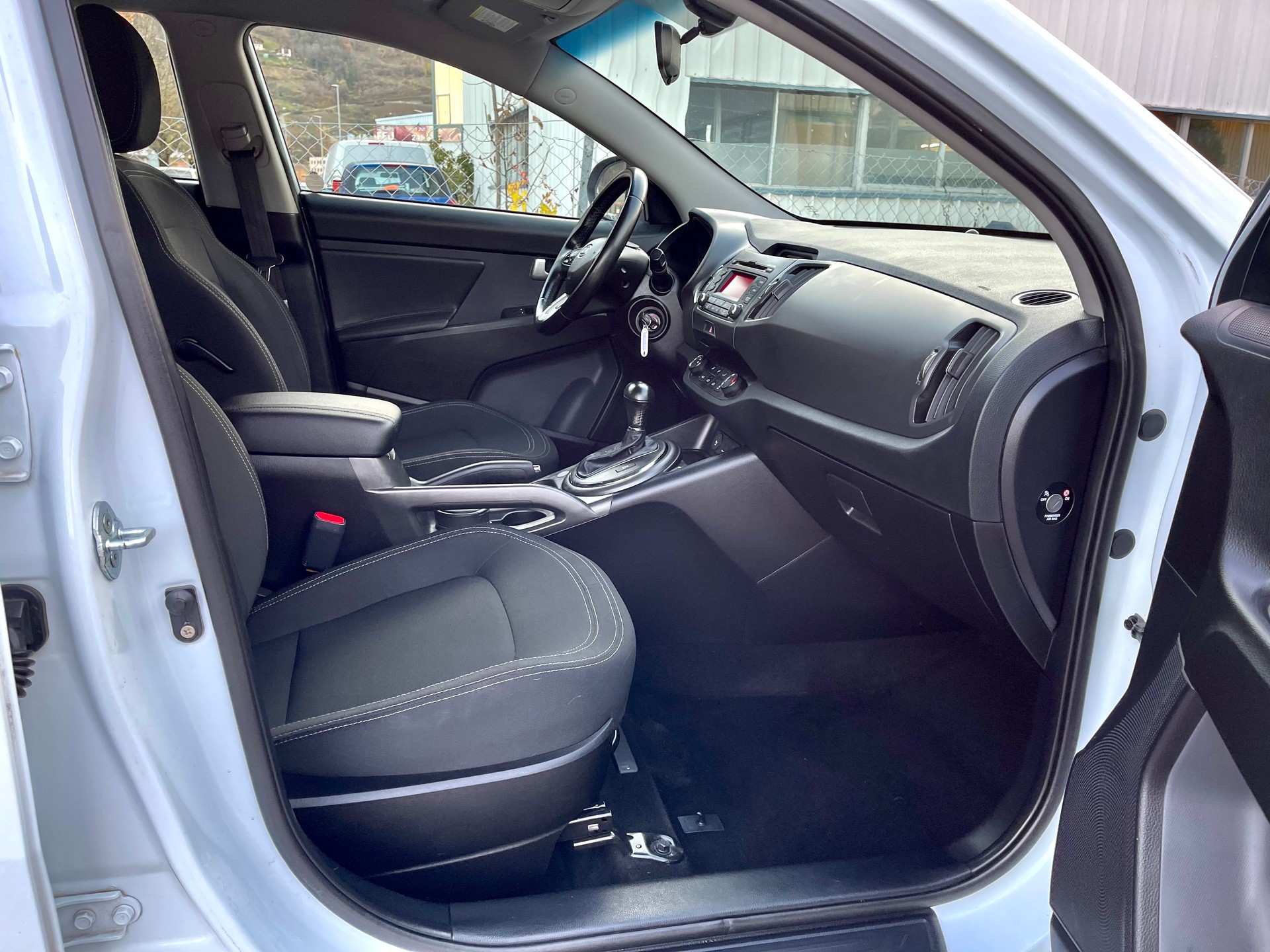 KIA Sportage 2.0 CRDi Trend 4WD Automatic-image-12