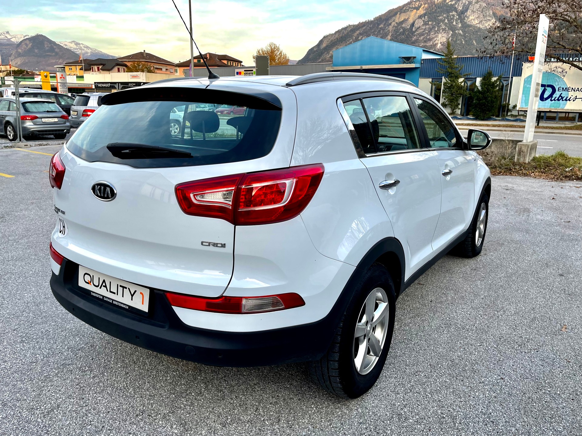 KIA Sportage 2.0 CRDi Trend 4WD Automatic-image-4