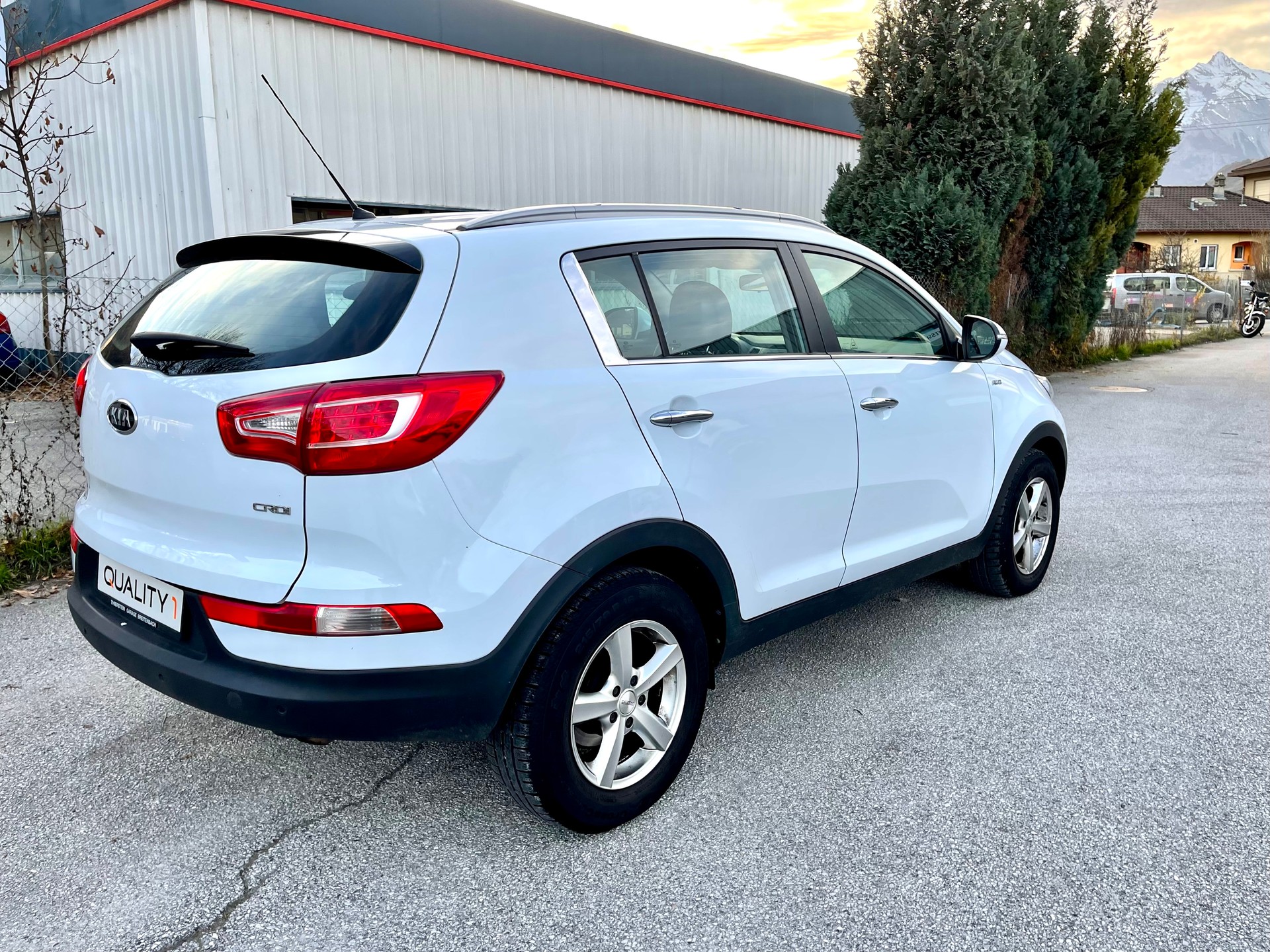 KIA Sportage 2.0 CRDi Trend 4WD Automatic-image-6