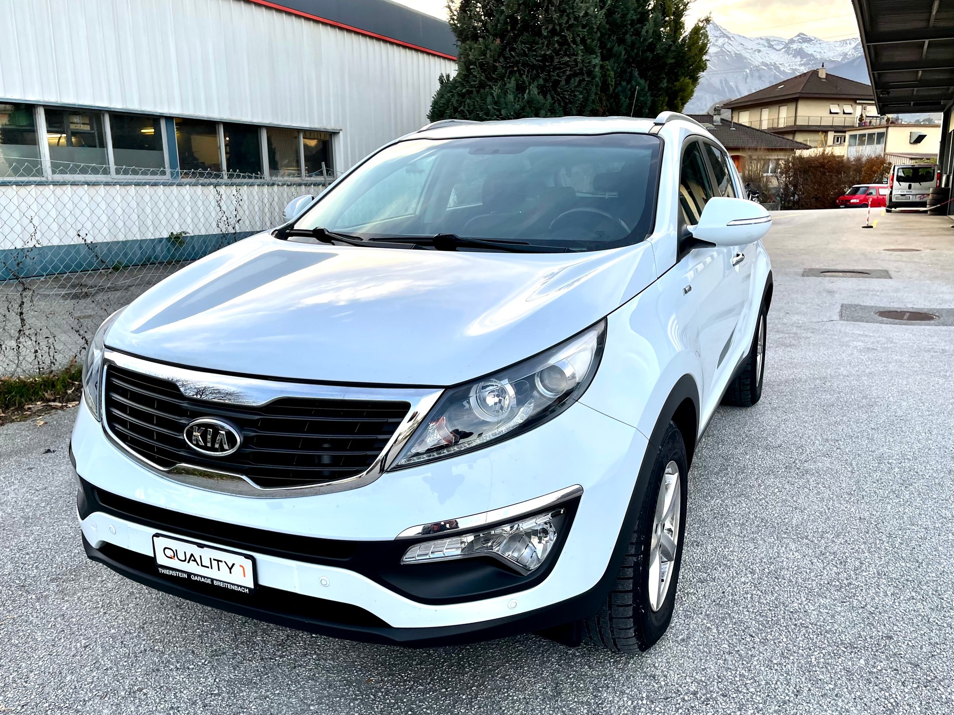 KIA Sportage 2.0 CRDi Trend 4WD Automatic-image-3