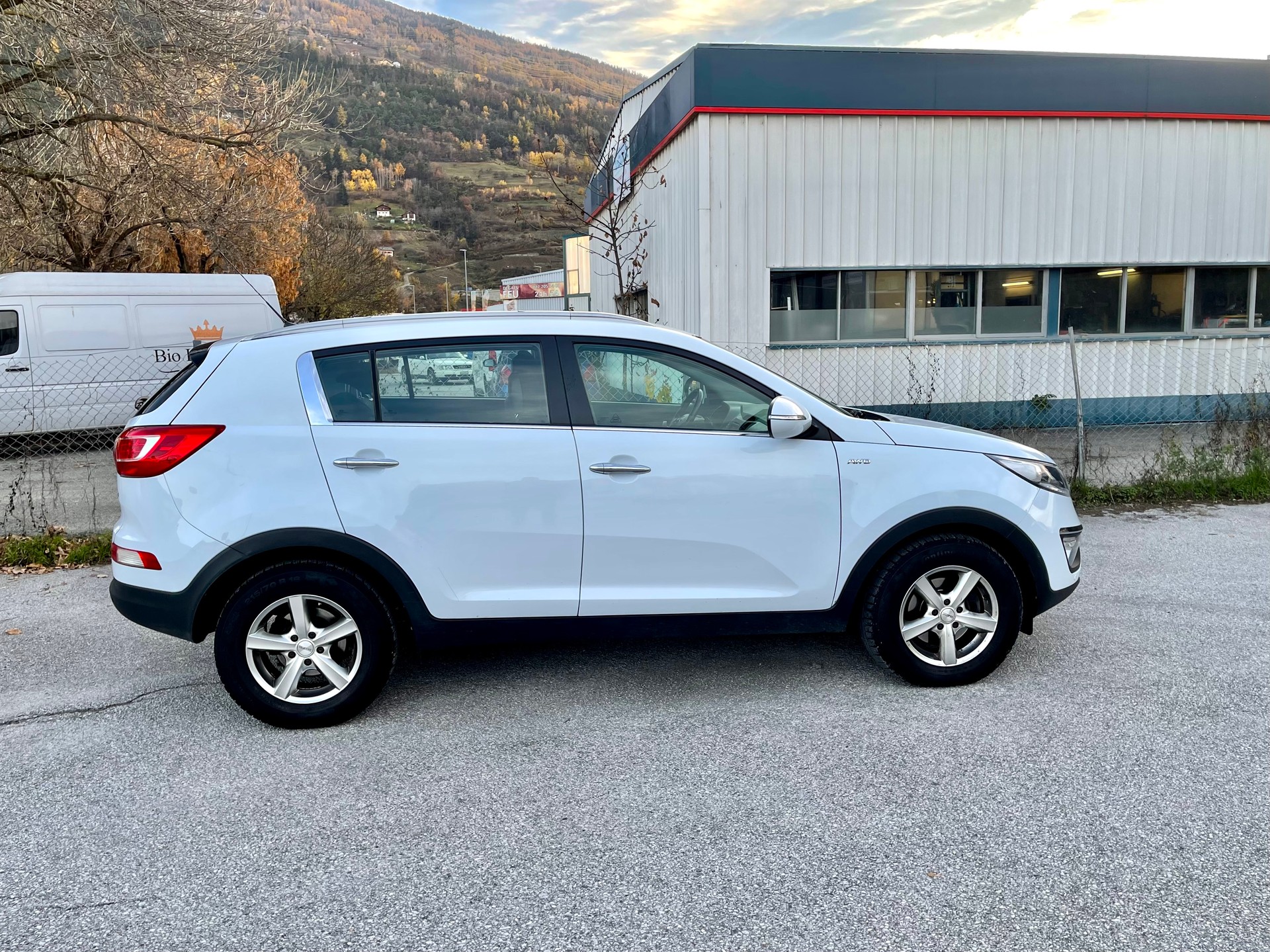 KIA Sportage 2.0 CRDi Trend 4WD Automatic-image-11