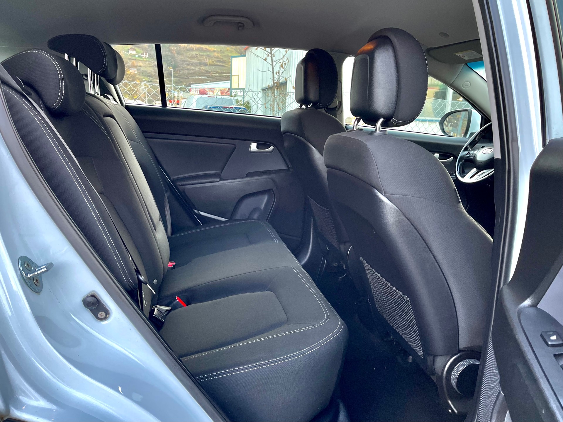 KIA Sportage 2.0 CRDi Trend 4WD Automatic-image-9