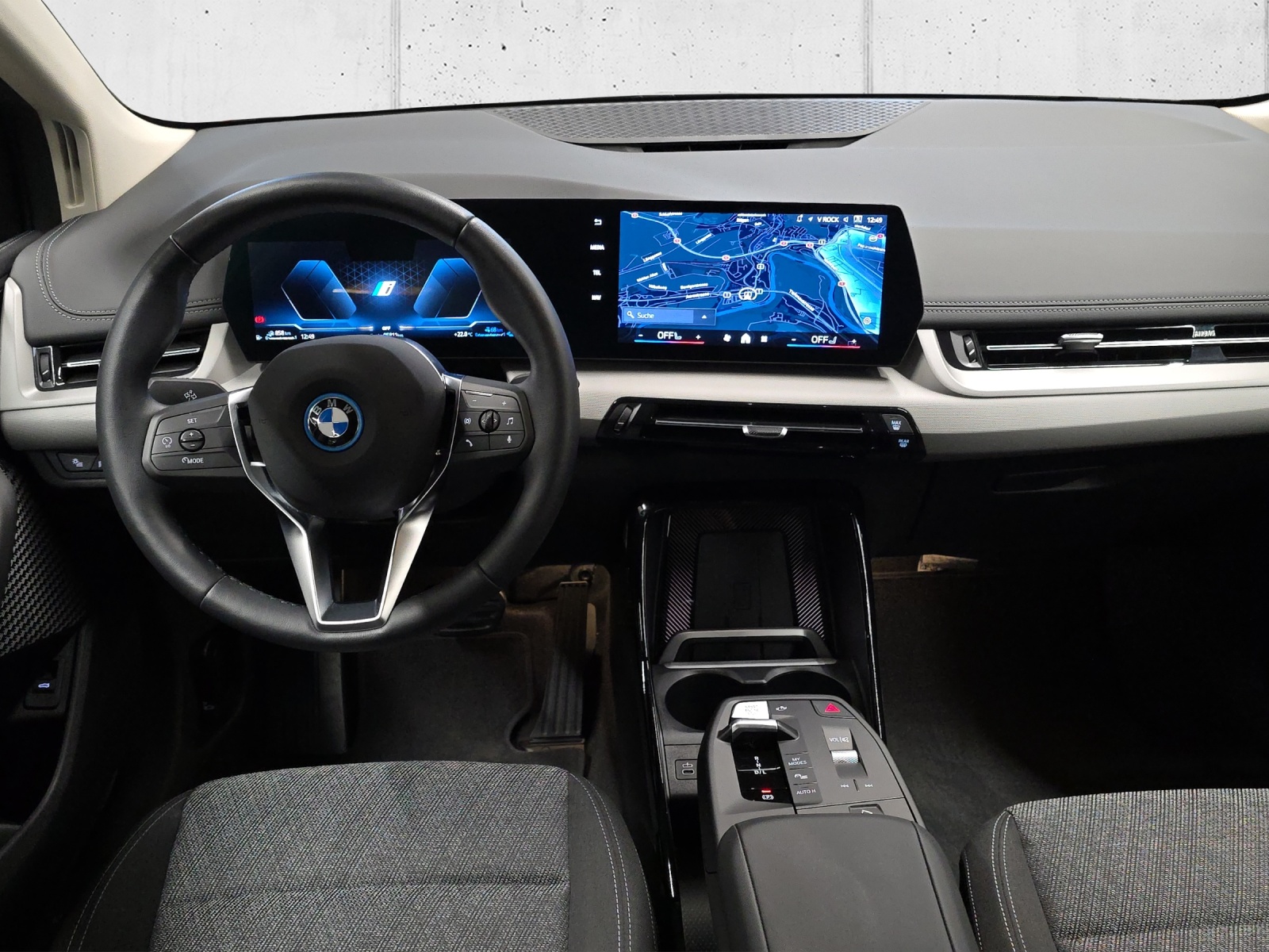 BMW 230e xDrive Act. Tourer-image-12