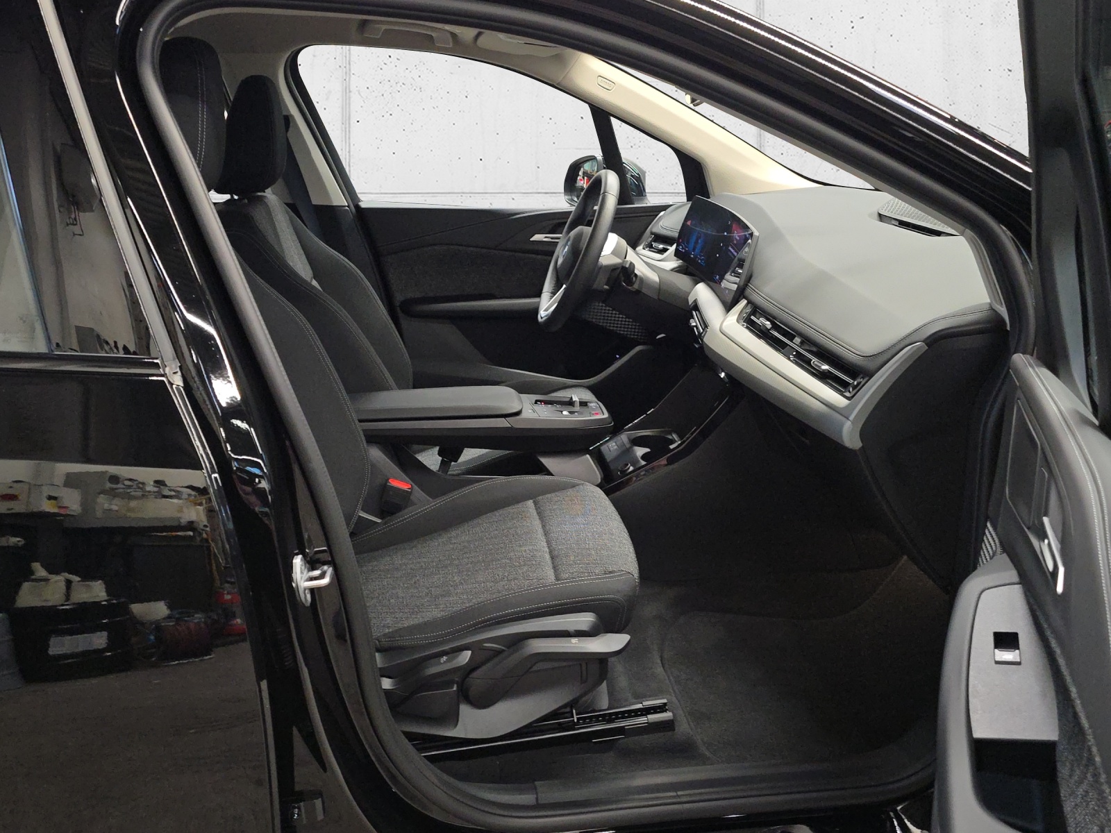 BMW 230e xDrive Act. Tourer-image-10