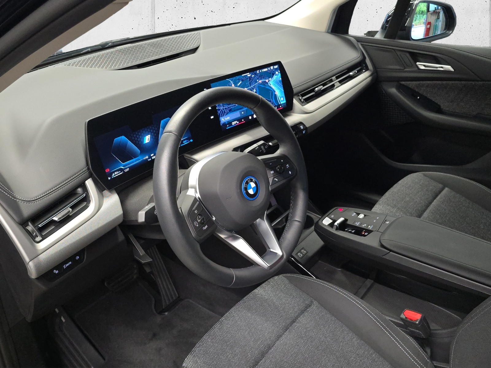 BMW 230e xDrive Act. Tourer-image-11