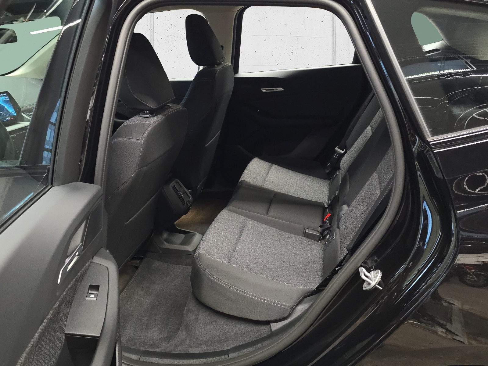 BMW 230e xDrive Act. Tourer-image-18