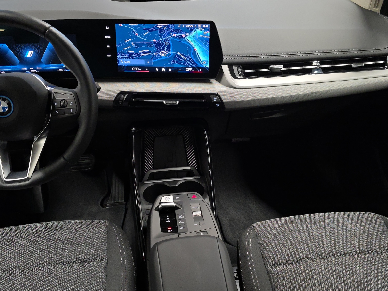 BMW 230e xDrive Act. Tourer-image-14