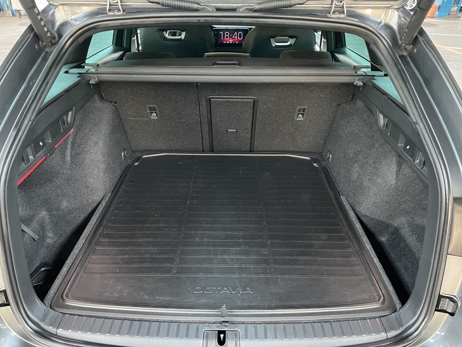 SKODA Octavia Combi 2.0 TDI RS 4x4 DSG-image-10