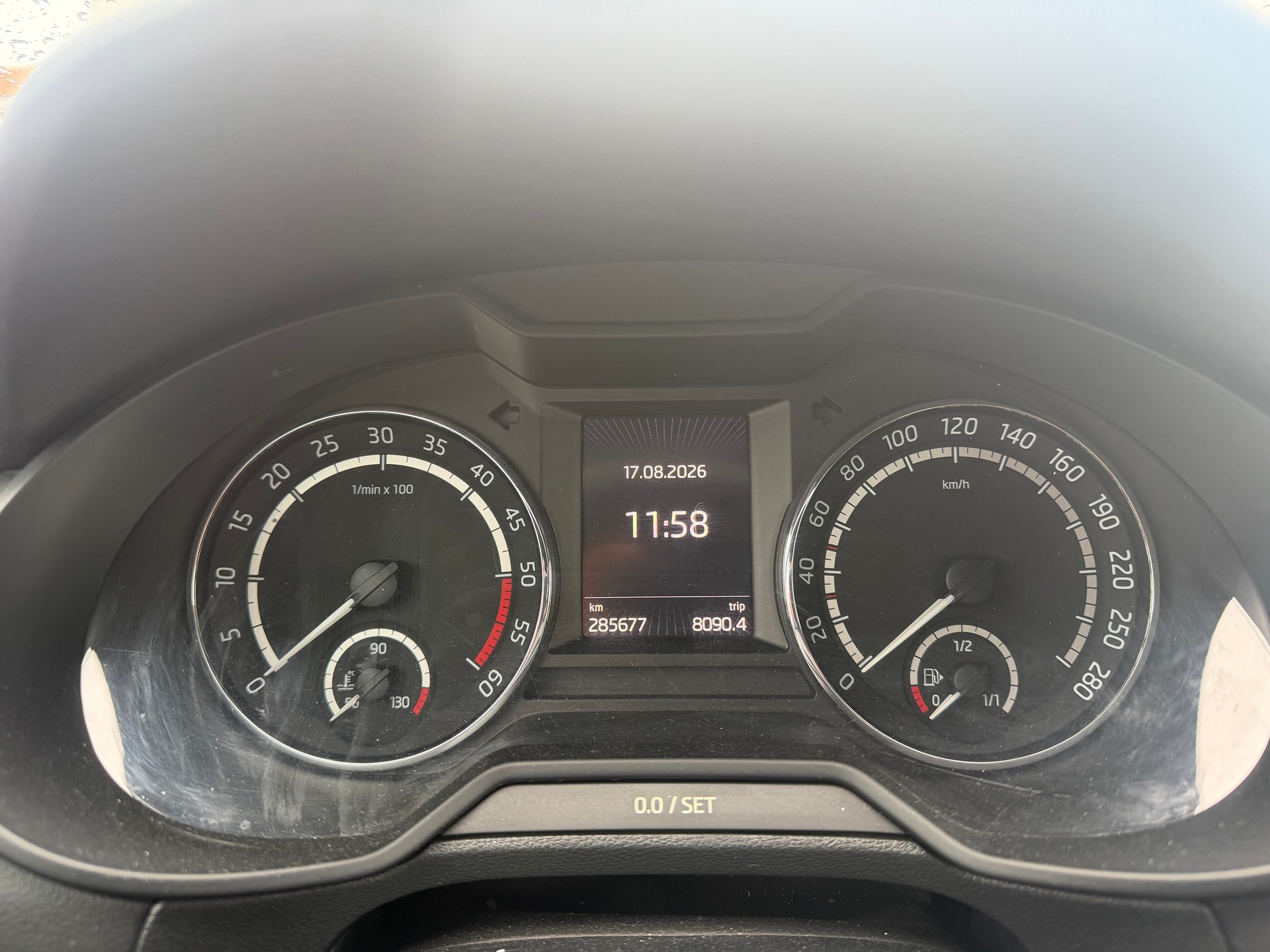 SKODA Octavia Combi 2.0 TDI RS 4x4 DSG-image-9