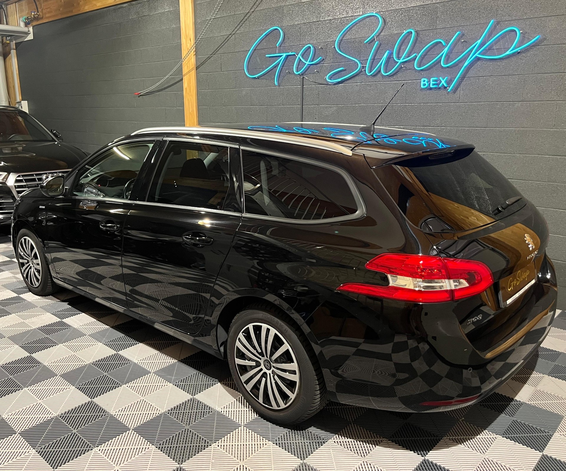 PEUGEOT 308 SW 1.2i Style EAT8-image-6