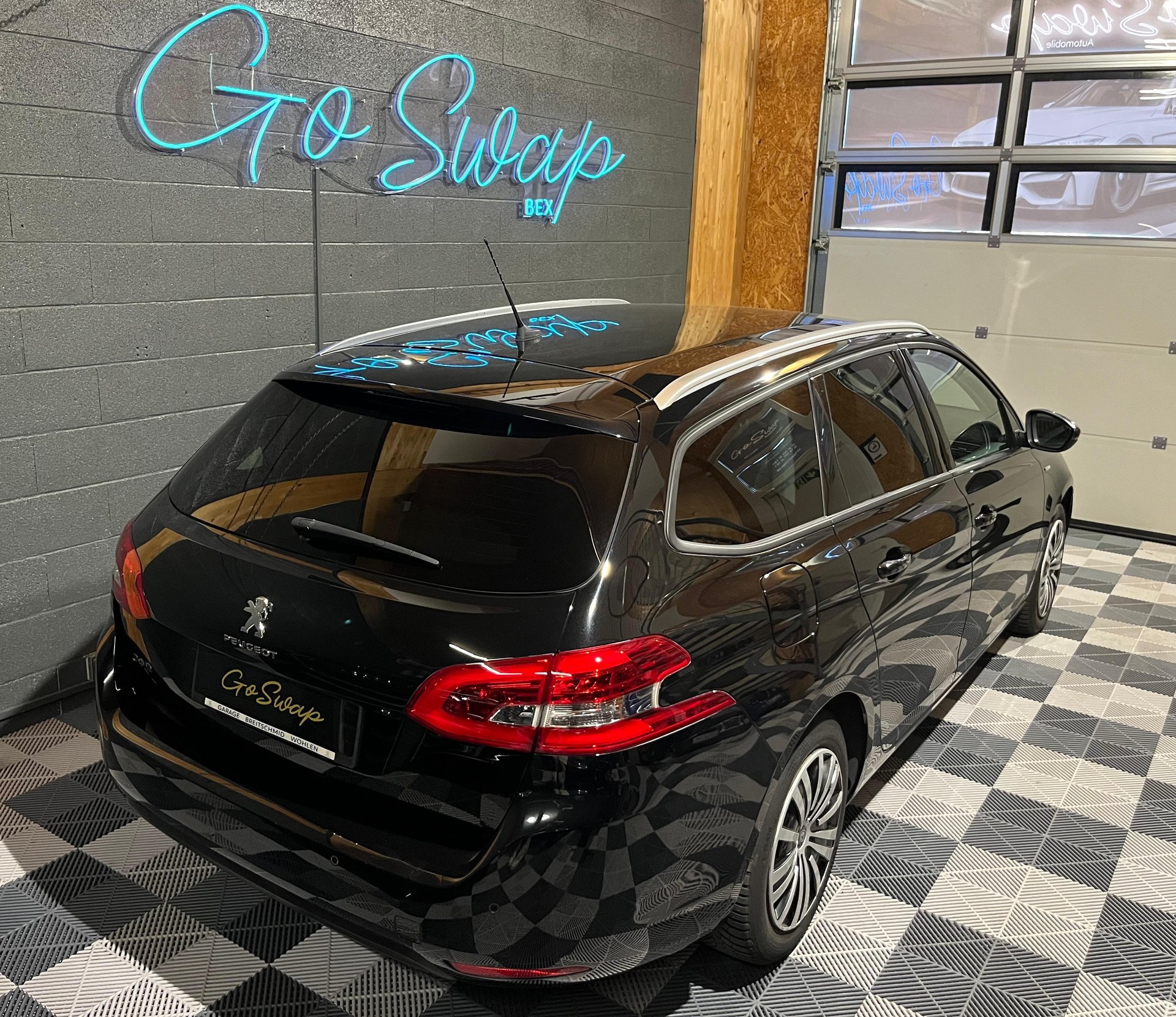 PEUGEOT 308 SW 1.2i Style EAT8-image-2