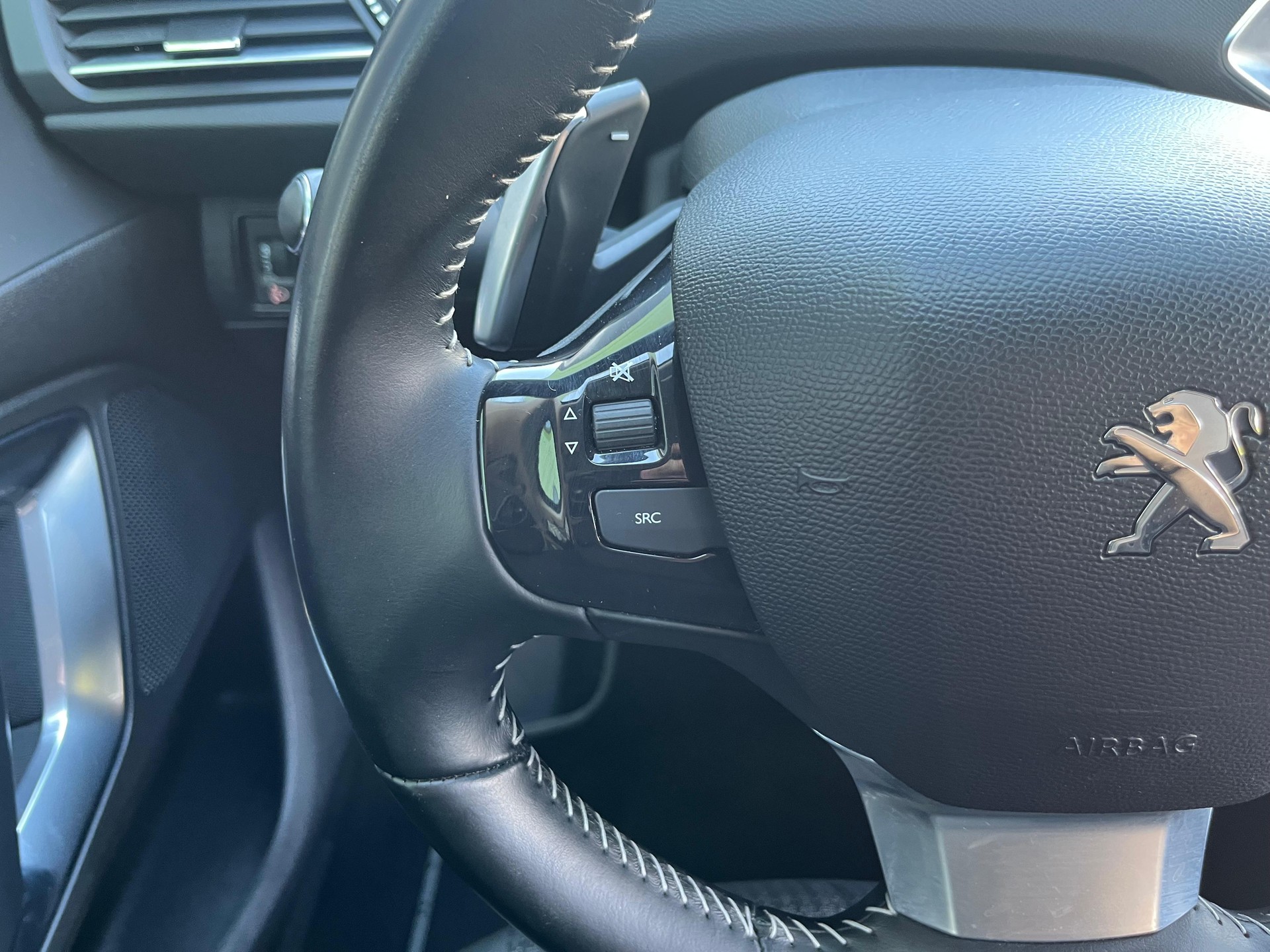 PEUGEOT 308 SW 1.2i Style EAT8-image-12