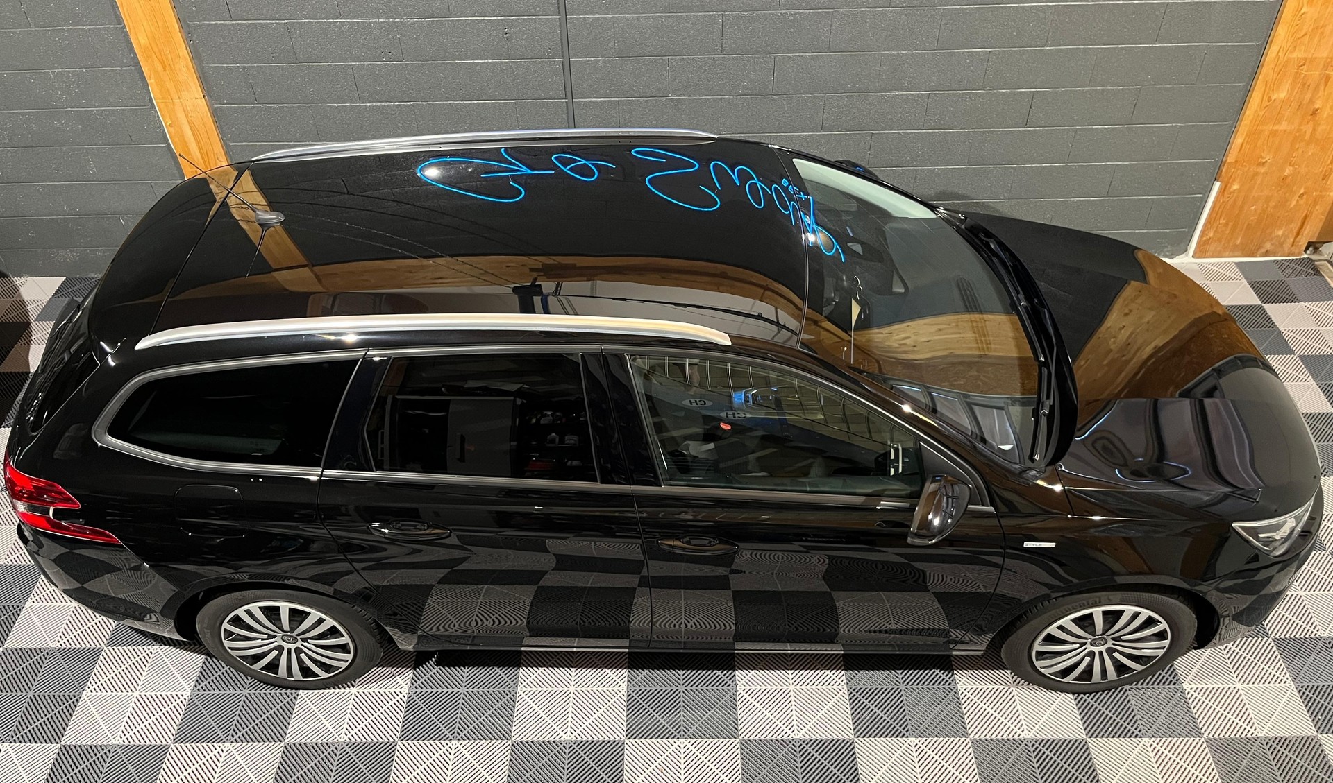 PEUGEOT 308 SW 1.2i Style EAT8-image-1