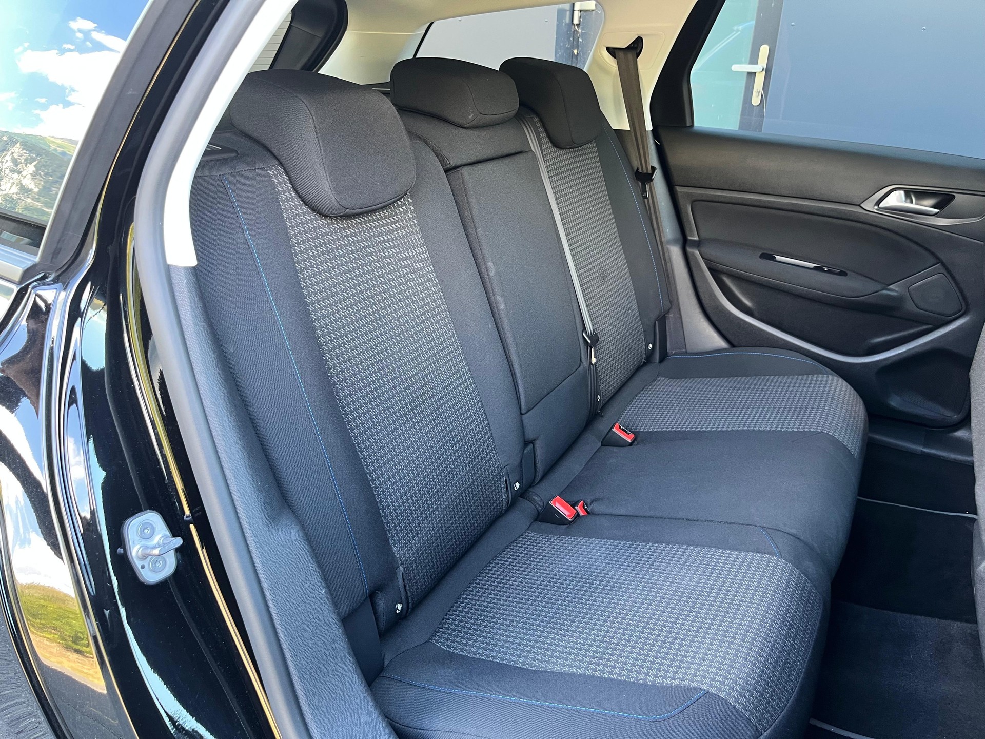 PEUGEOT 308 SW 1.2i Style EAT8-image-17
