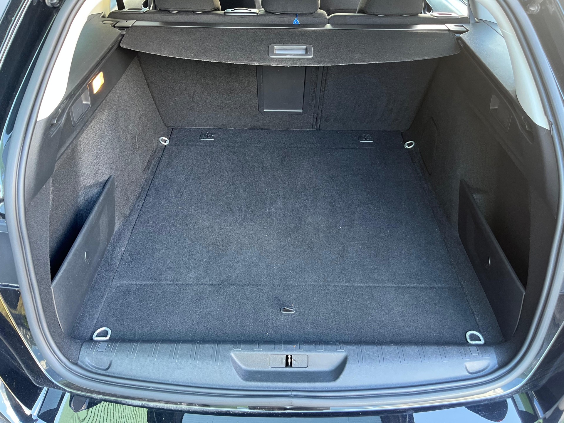 PEUGEOT 308 SW 1.2i Style EAT8-image-9