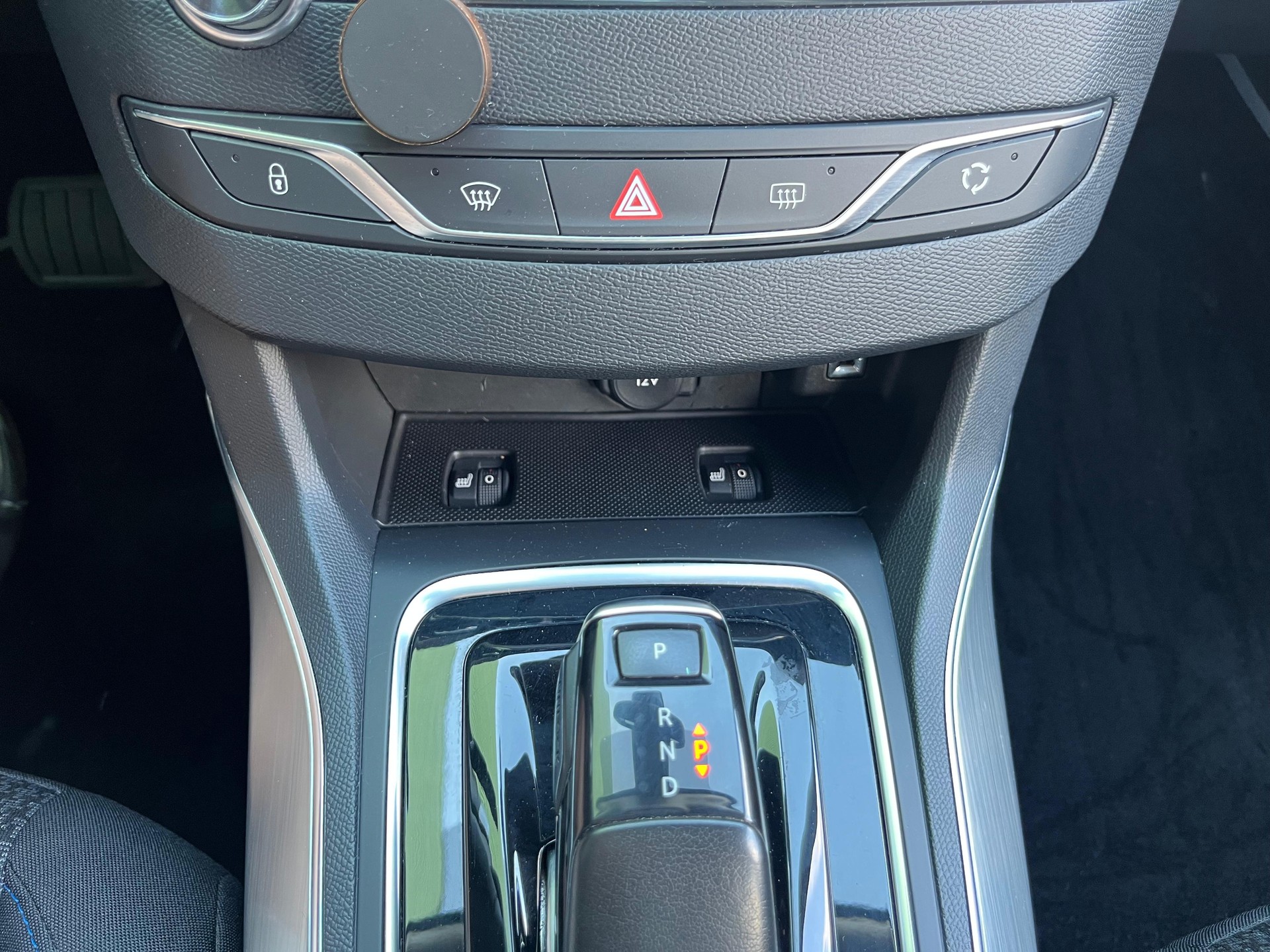 PEUGEOT 308 SW 1.2i Style EAT8-image-15