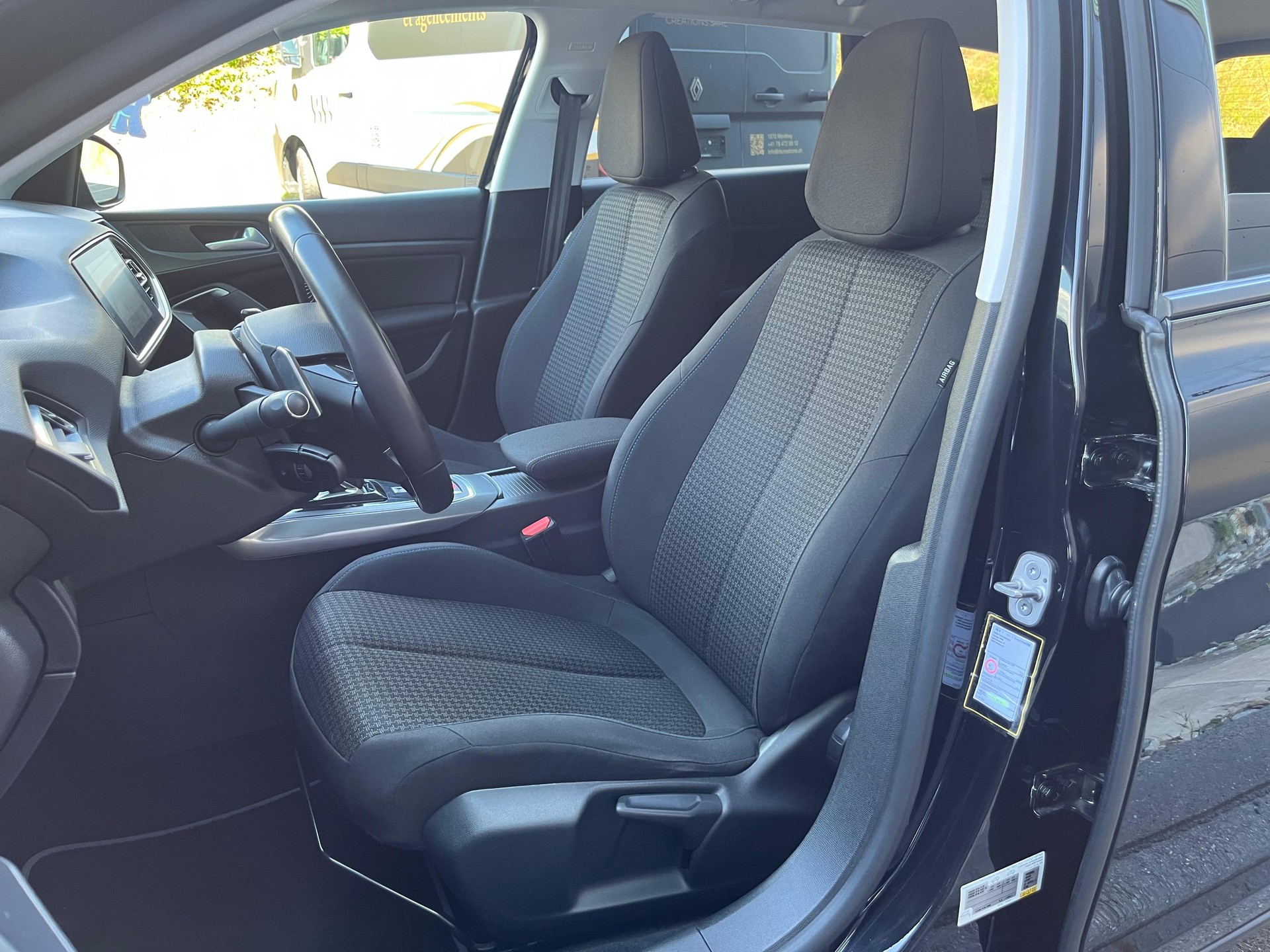 PEUGEOT 308 SW 1.2i Style EAT8-image-7