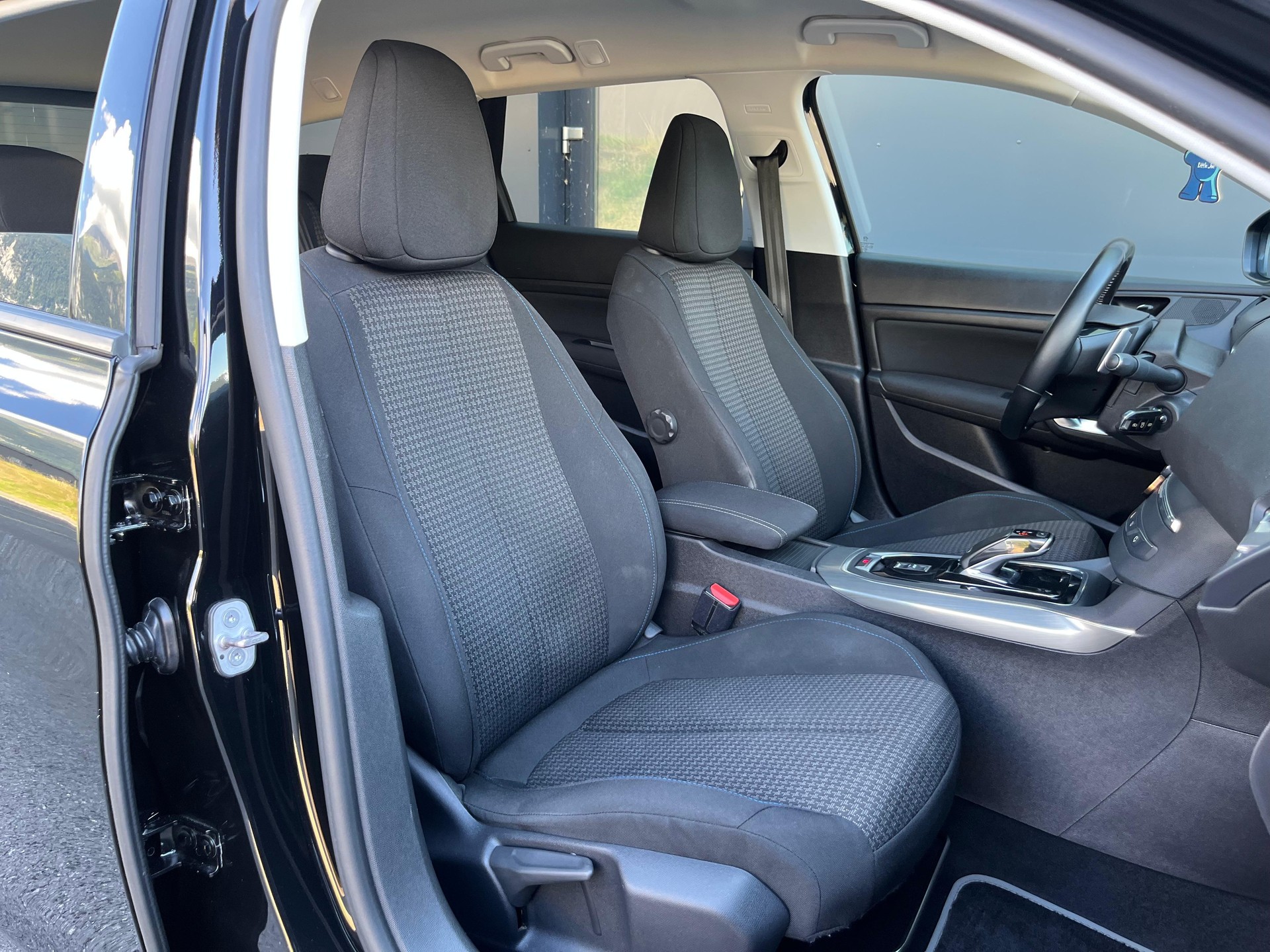PEUGEOT 308 SW 1.2i Style EAT8-image-16