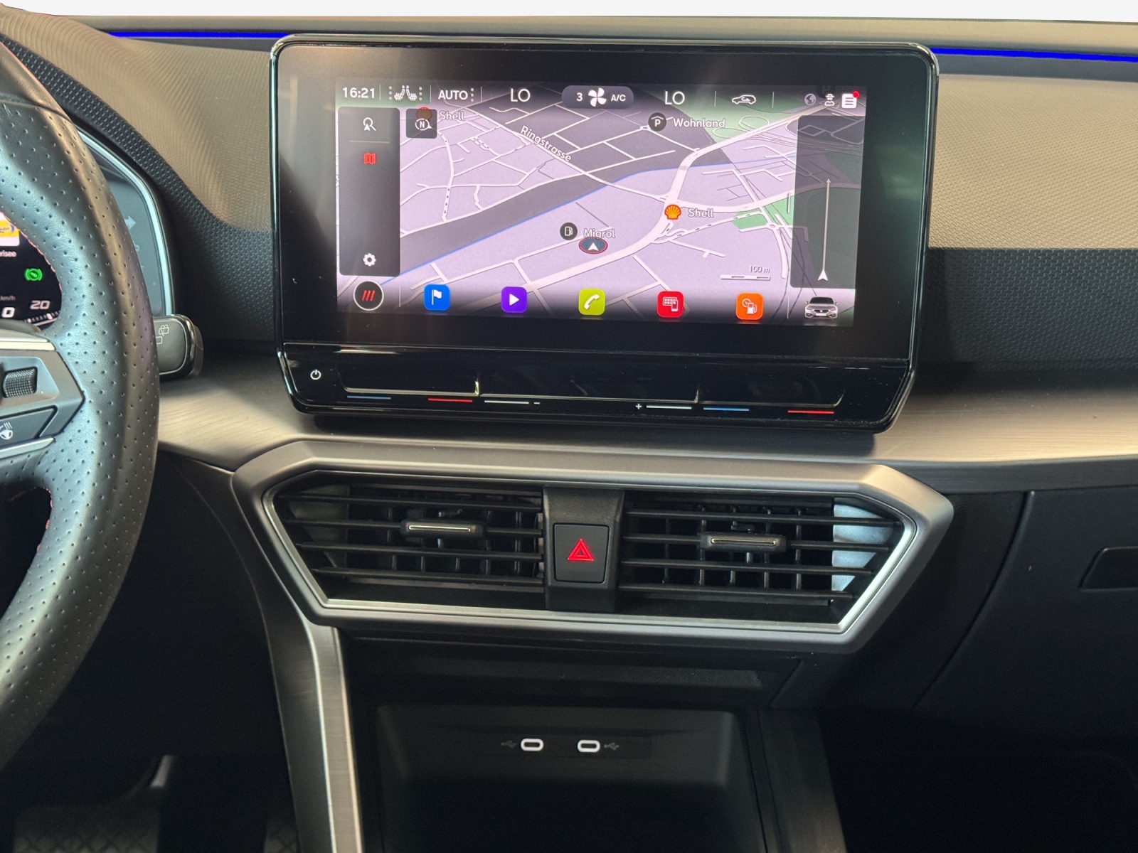 SEAT Leon 1.5 eTSI mHEV DSG FR-image-10