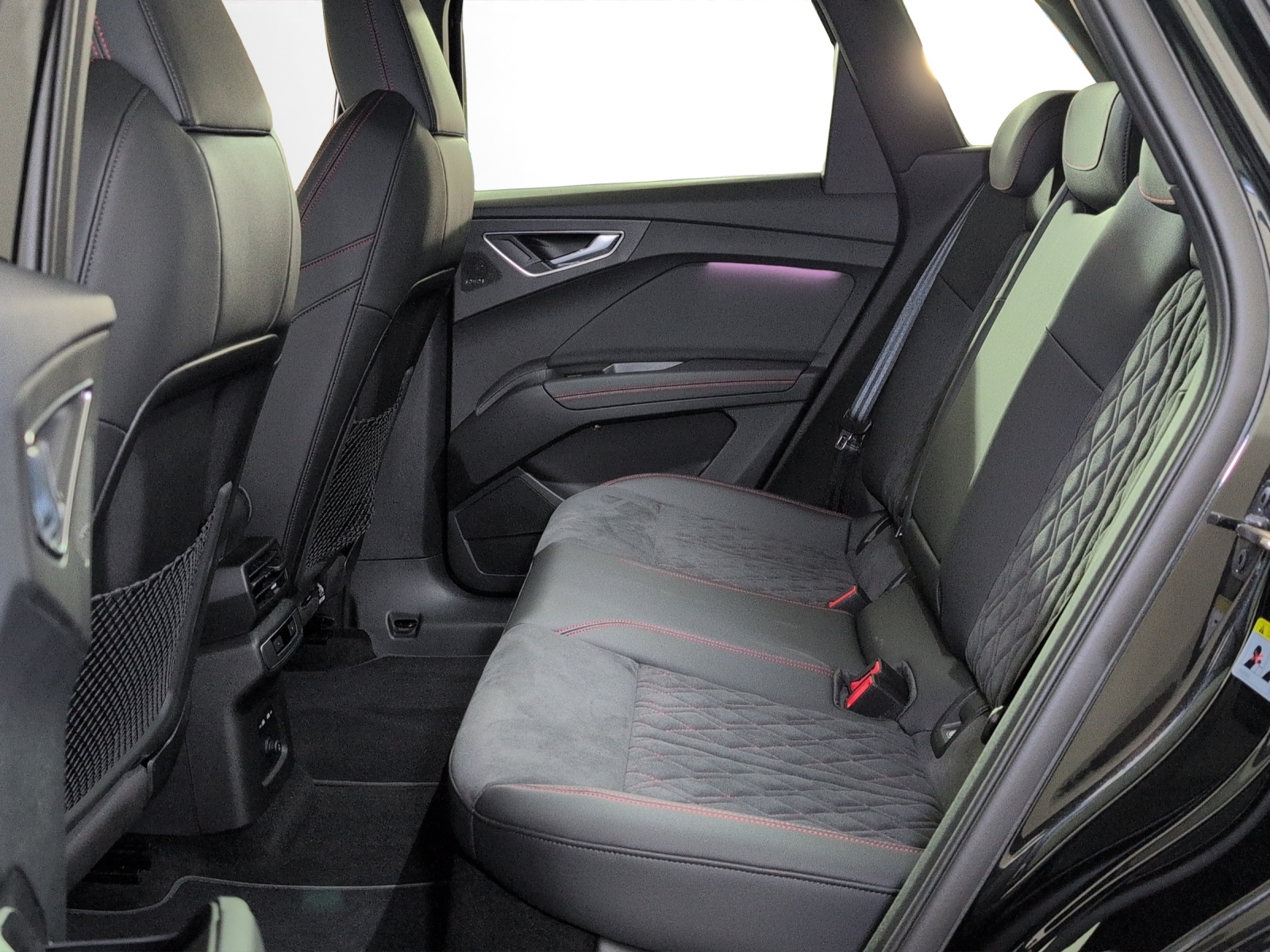 AUDI Q4 e-tron 45 Edition Swiss Ski quattro-image-7