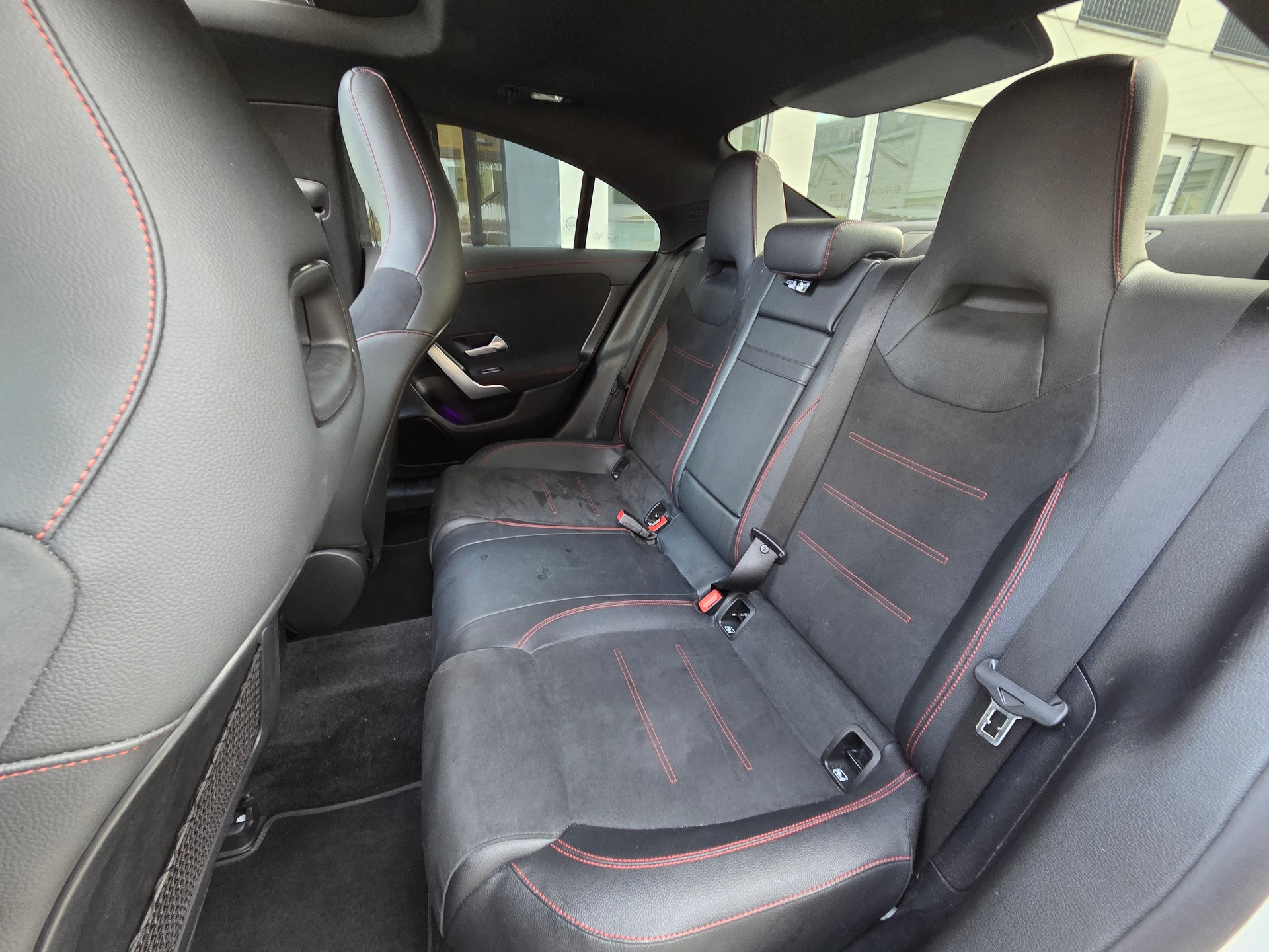 MERCEDES-BENZ CLA 250 4Matic AMG Line 7G-DCT-image-10