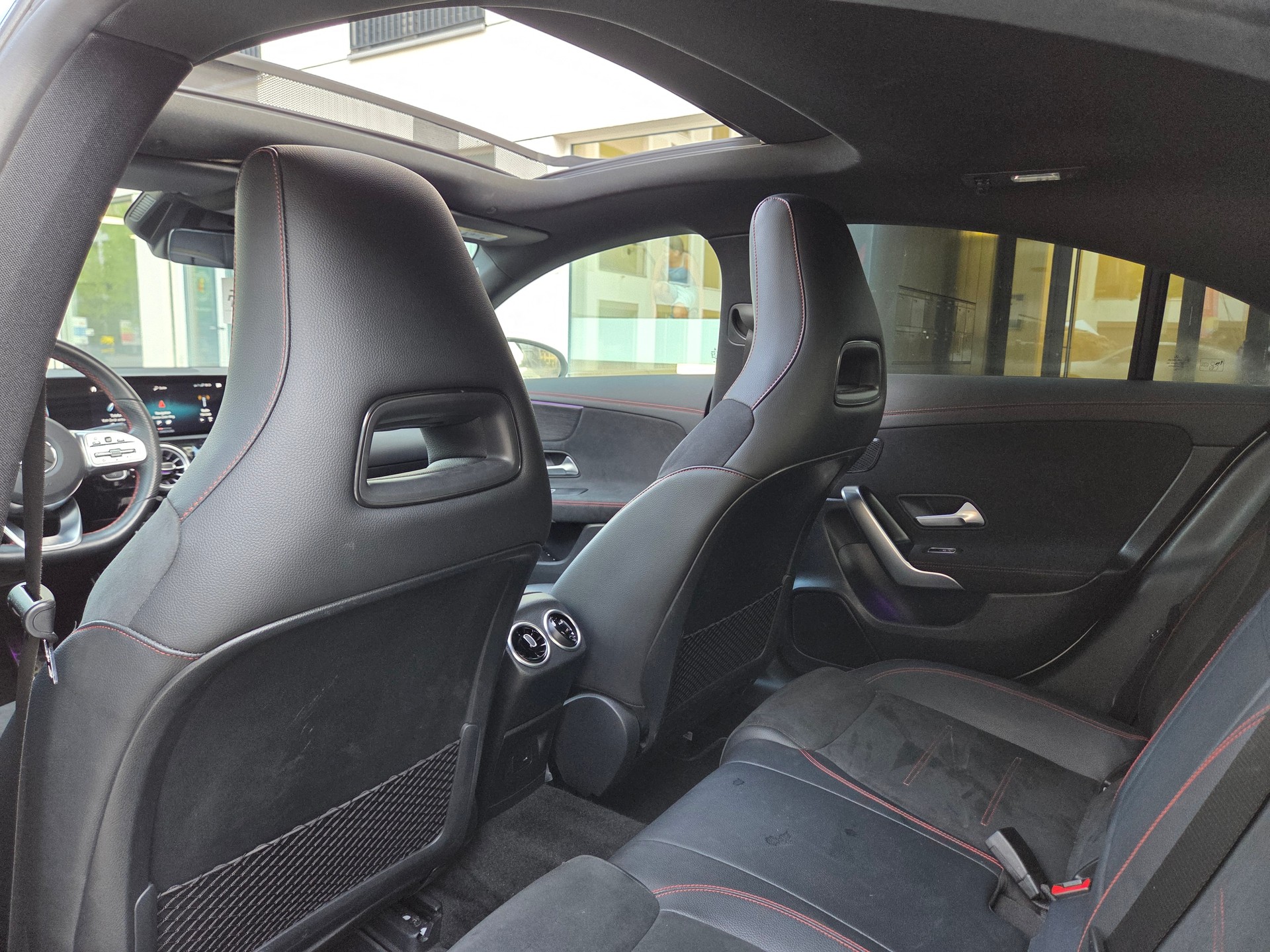 MERCEDES-BENZ CLA 250 4Matic AMG Line 7G-DCT-image-9