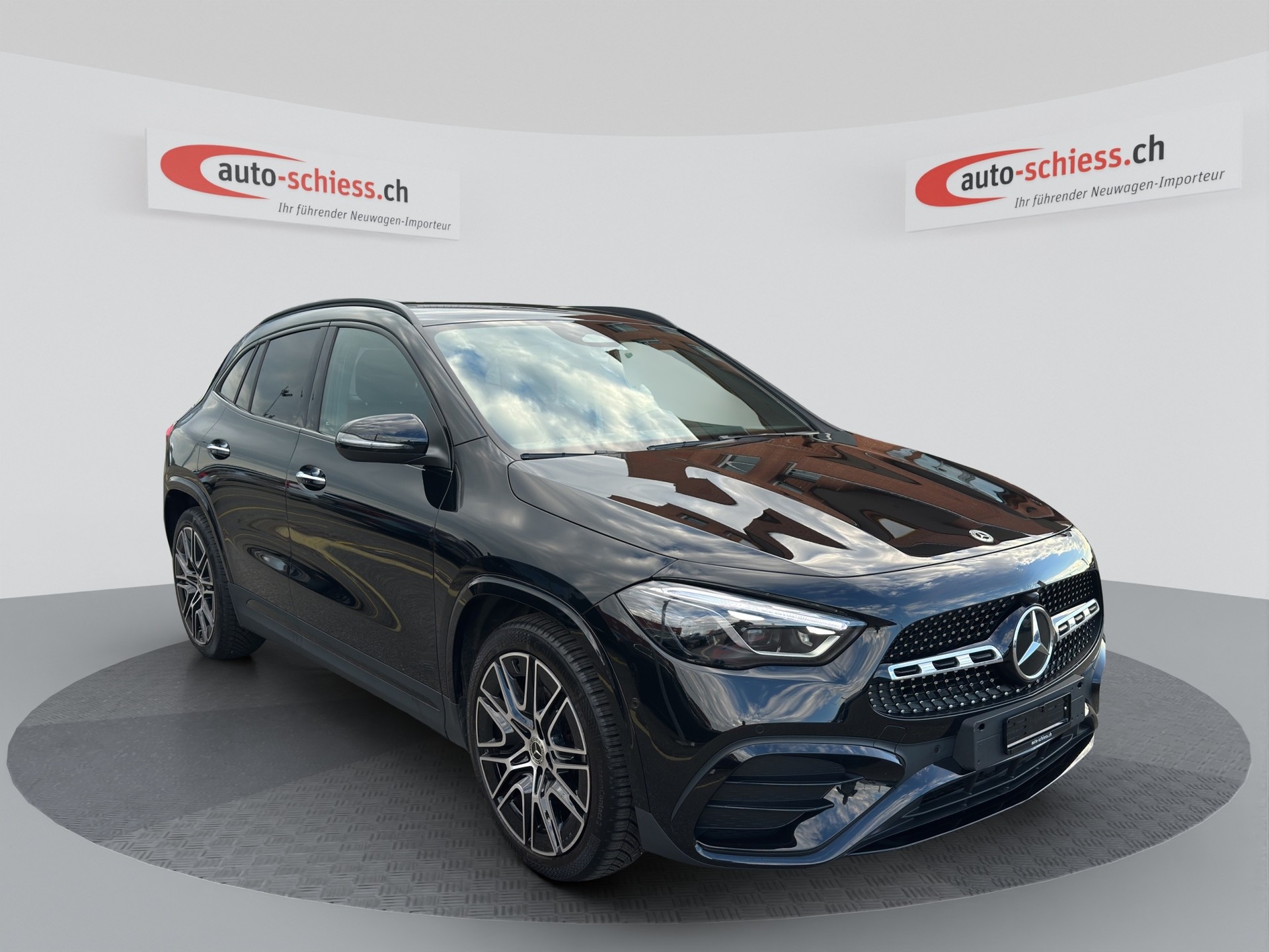 MERCEDES-BENZ GLA 220d 4Matic 8G-DCT AMG Line Night-image-0