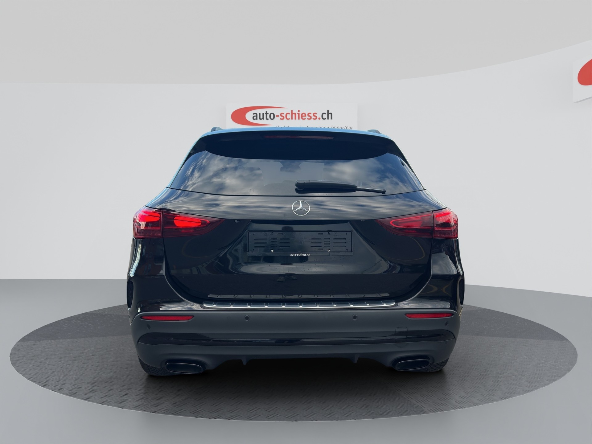 MERCEDES-BENZ GLA 220d 4Matic 8G-DCT AMG Line Night-image-2