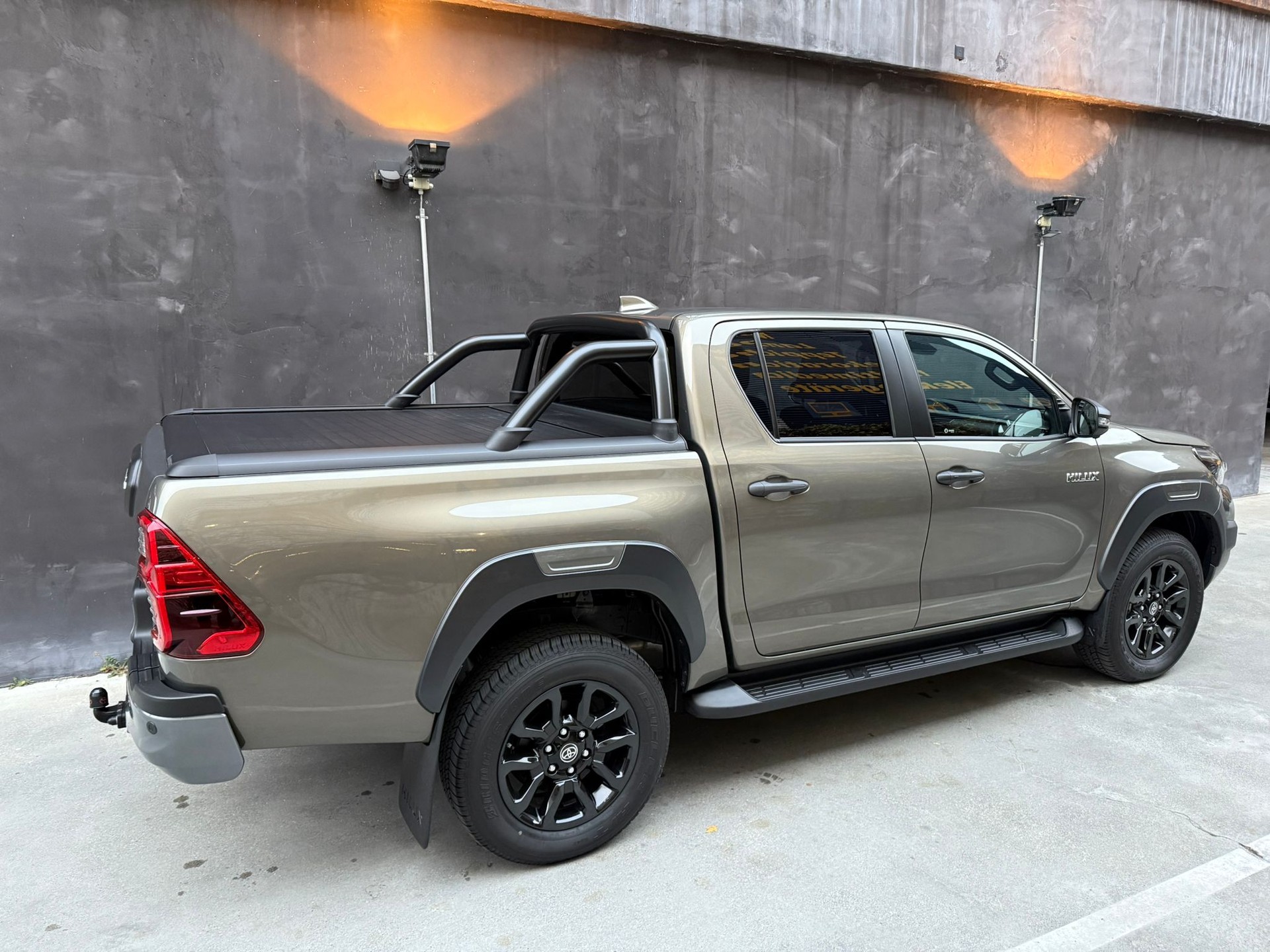 TOYOTA Hilux 2.8d MHEV Invincible Double Cab 4x4-image-7