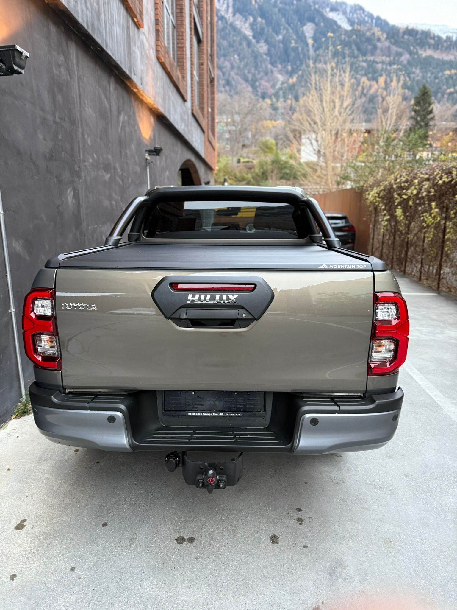 TOYOTA Hilux 2.8d MHEV Invincible Double Cab 4x4-image-8