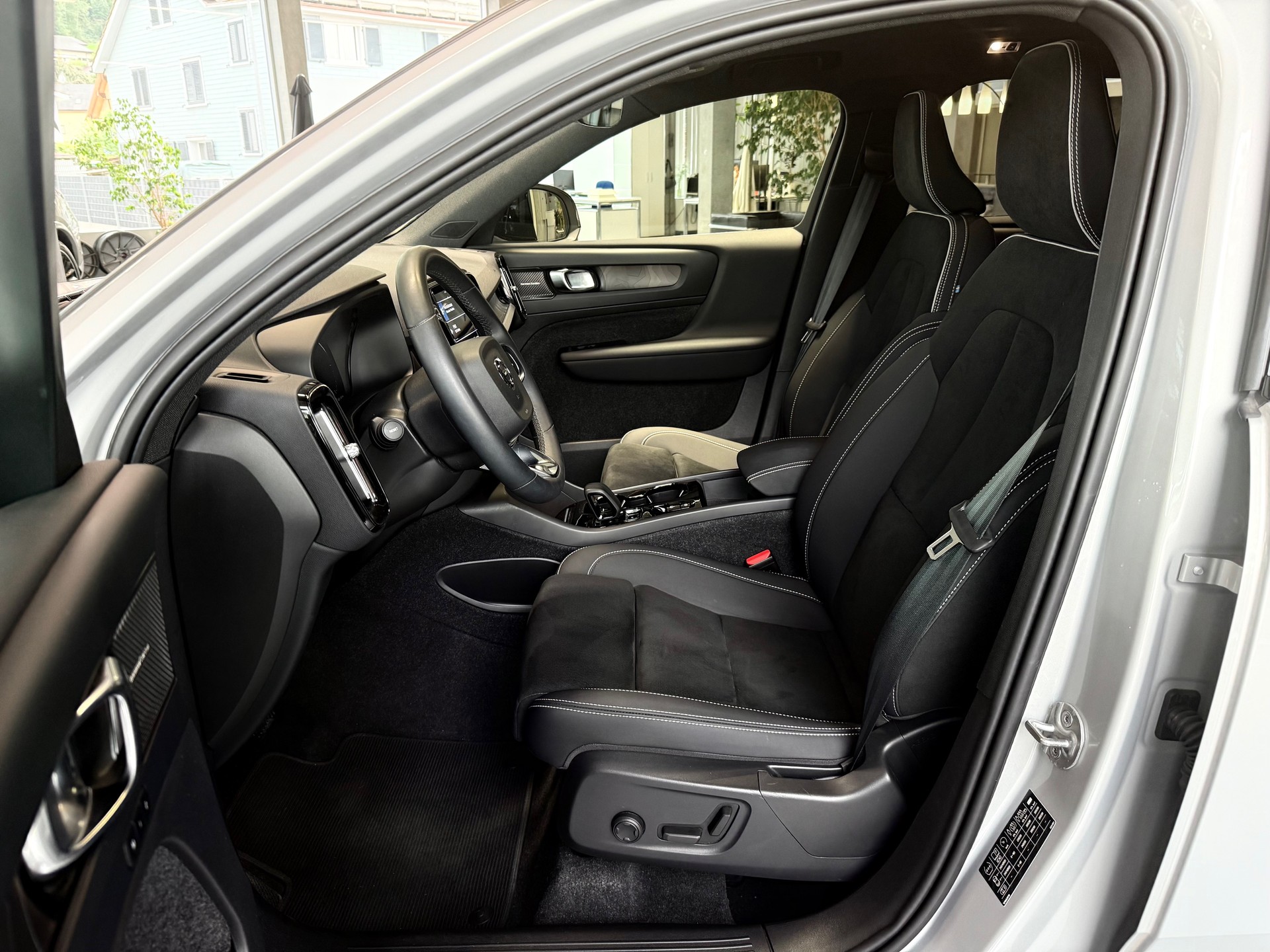 VOLVO XC40 T4 PHEV Ultimate Bright DCT-image-8