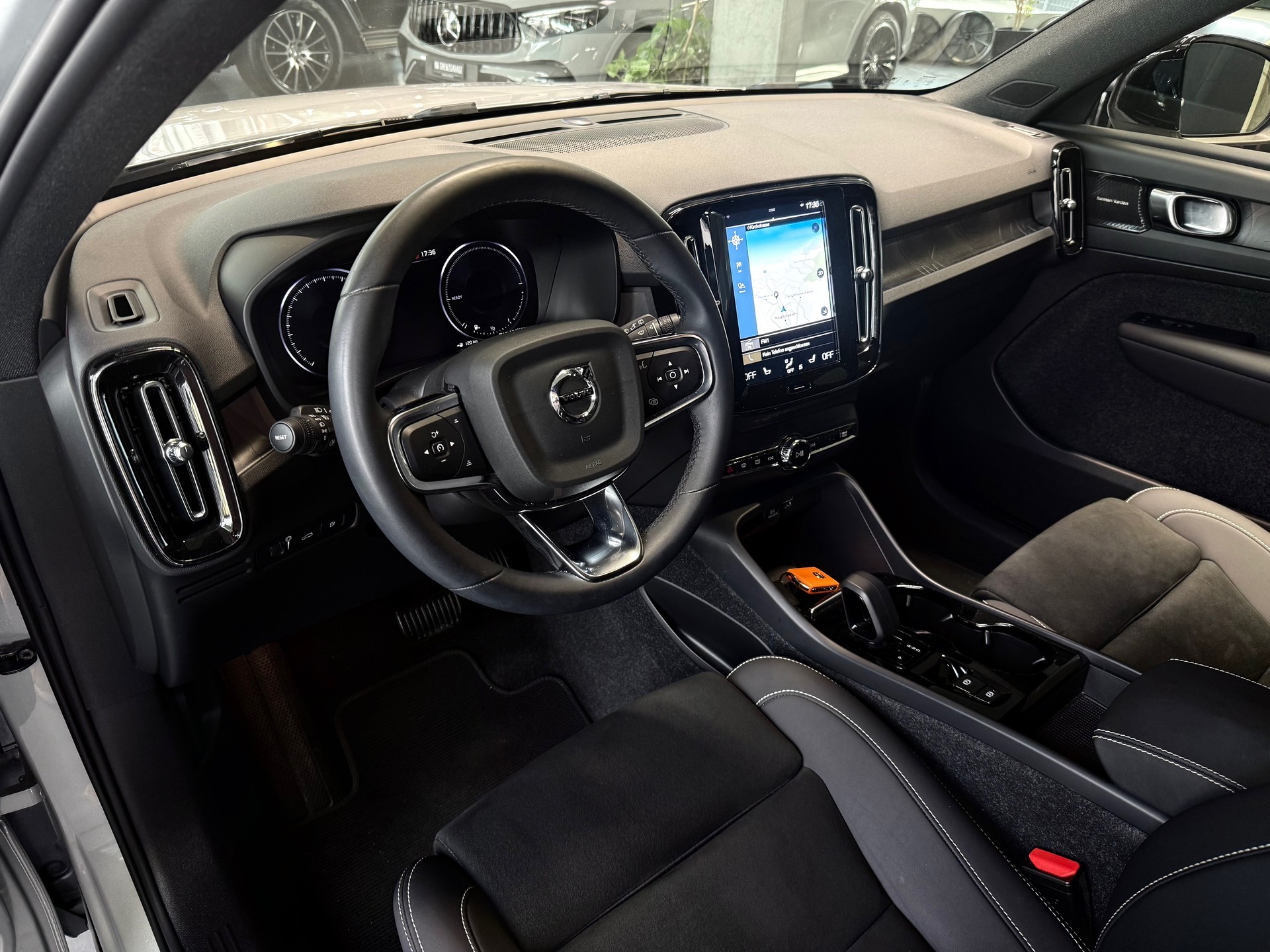 VOLVO XC40 T4 PHEV Ultimate Bright DCT-image-10