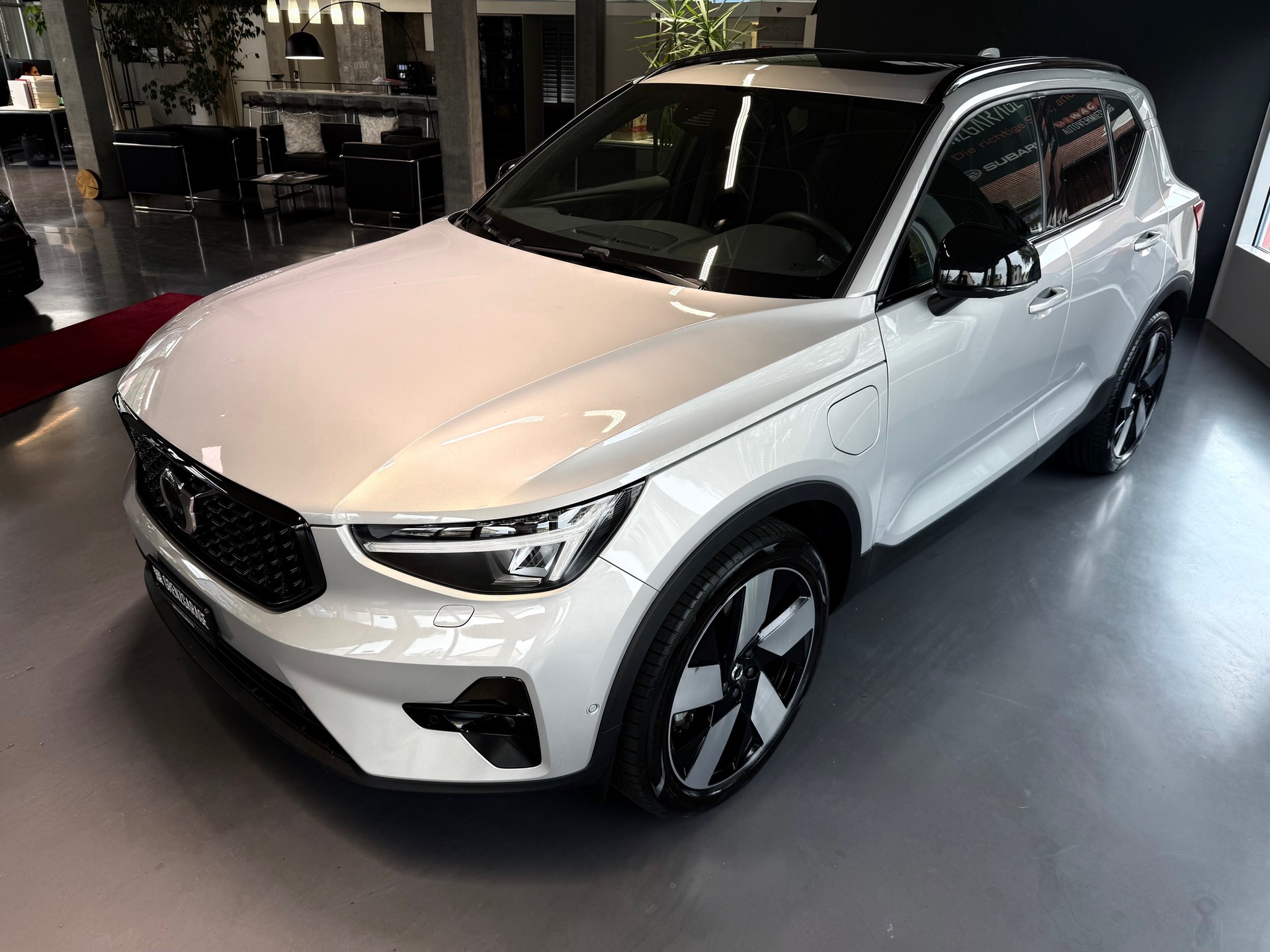 VOLVO XC40 T4 PHEV Ultimate Bright DCT-image-2
