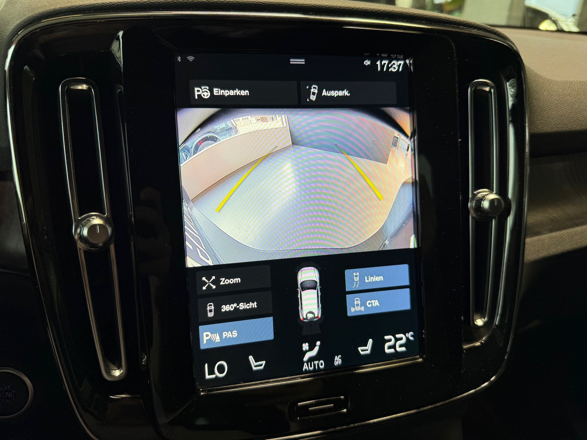 VOLVO XC40 T4 PHEV Ultimate Bright DCT-image-16