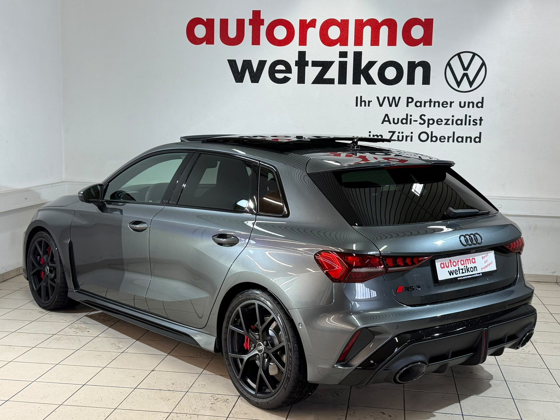 AUDI RS3 Sportback 2.5 TSI quattro S-tronic-image-2