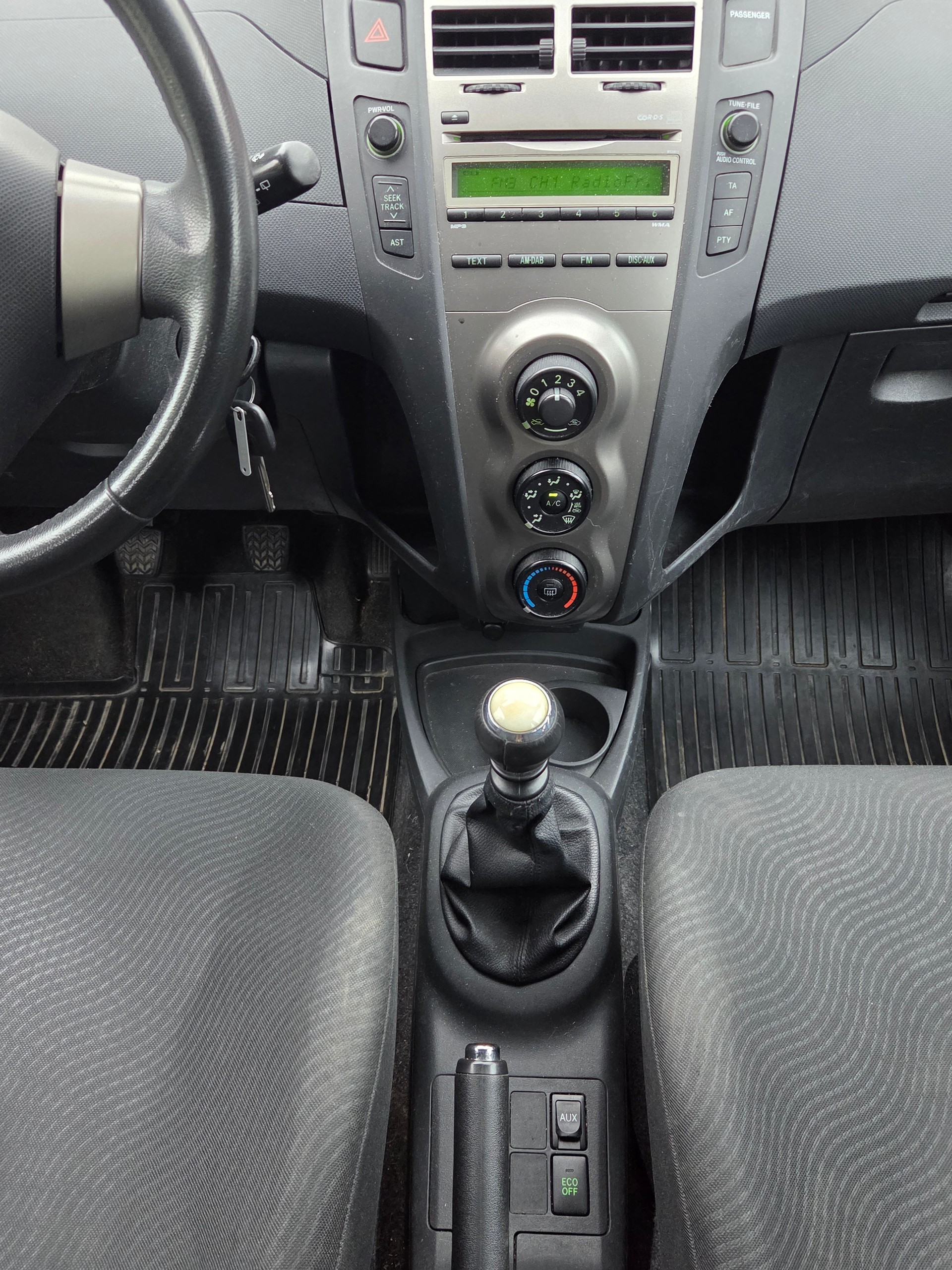 TOYOTA Yaris 1.33 Linea Luna-image-10
